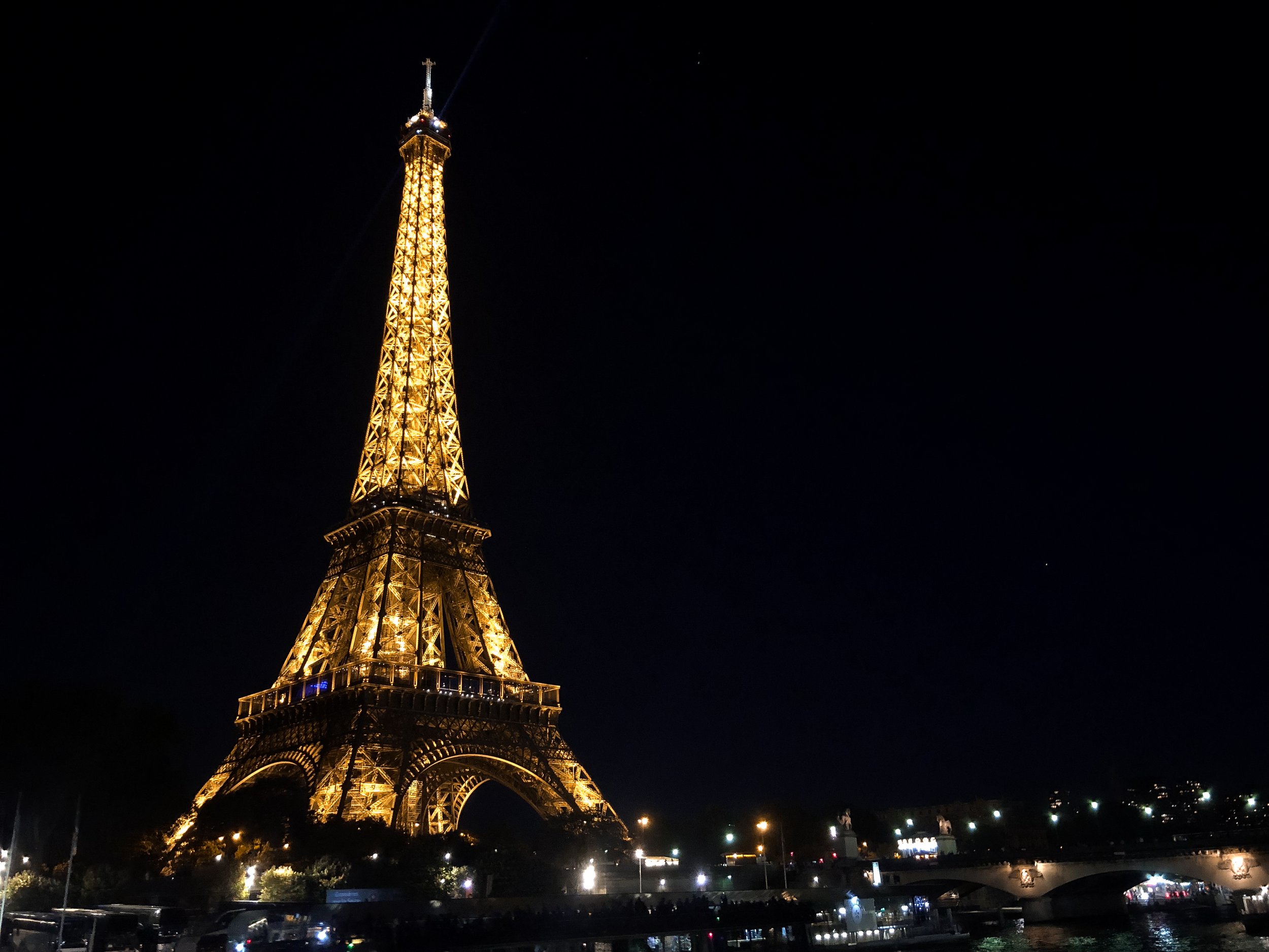 The_Eiffel_Tower_02.jpg