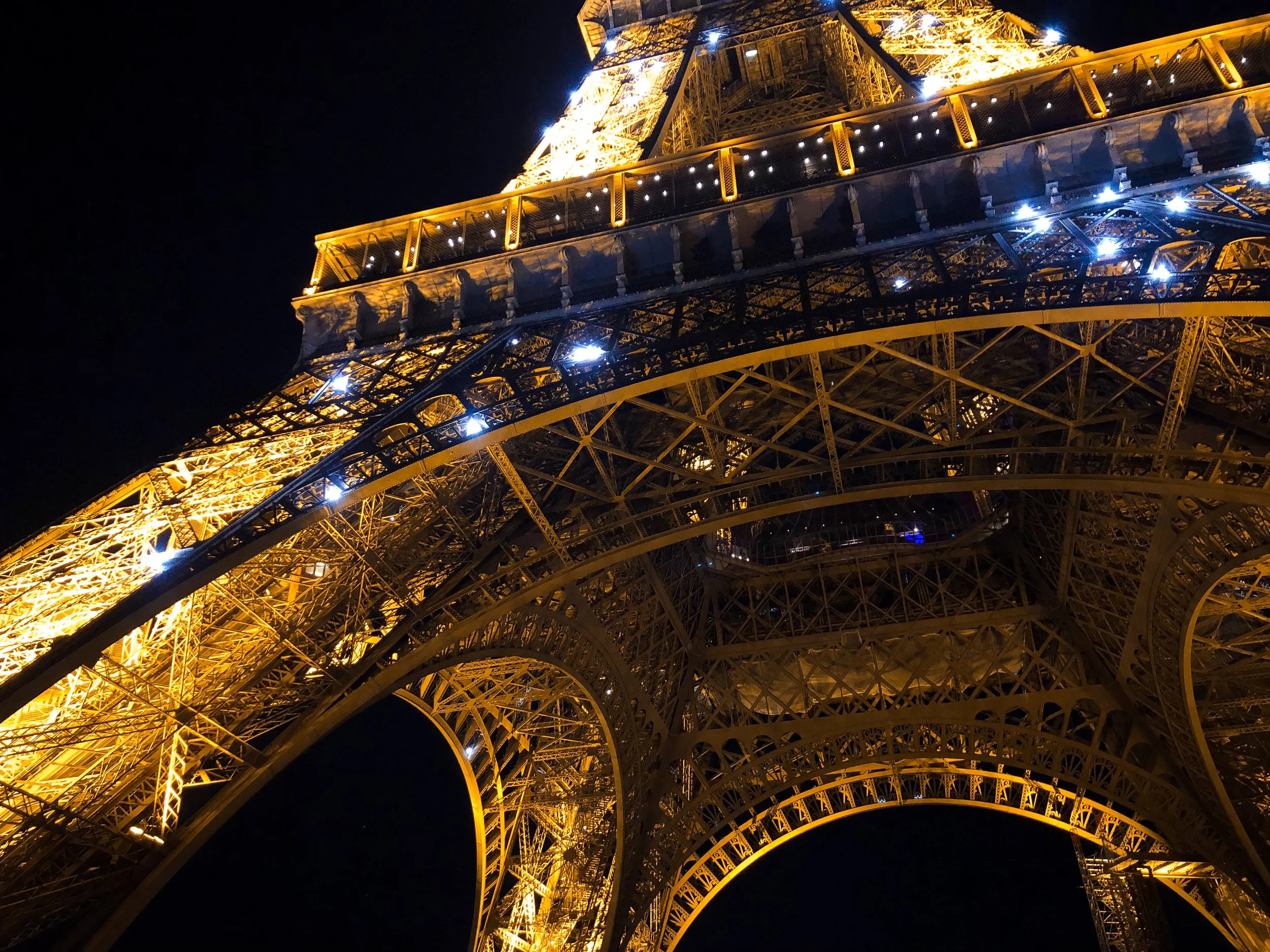The_Eiffel_Tower_04.jpg