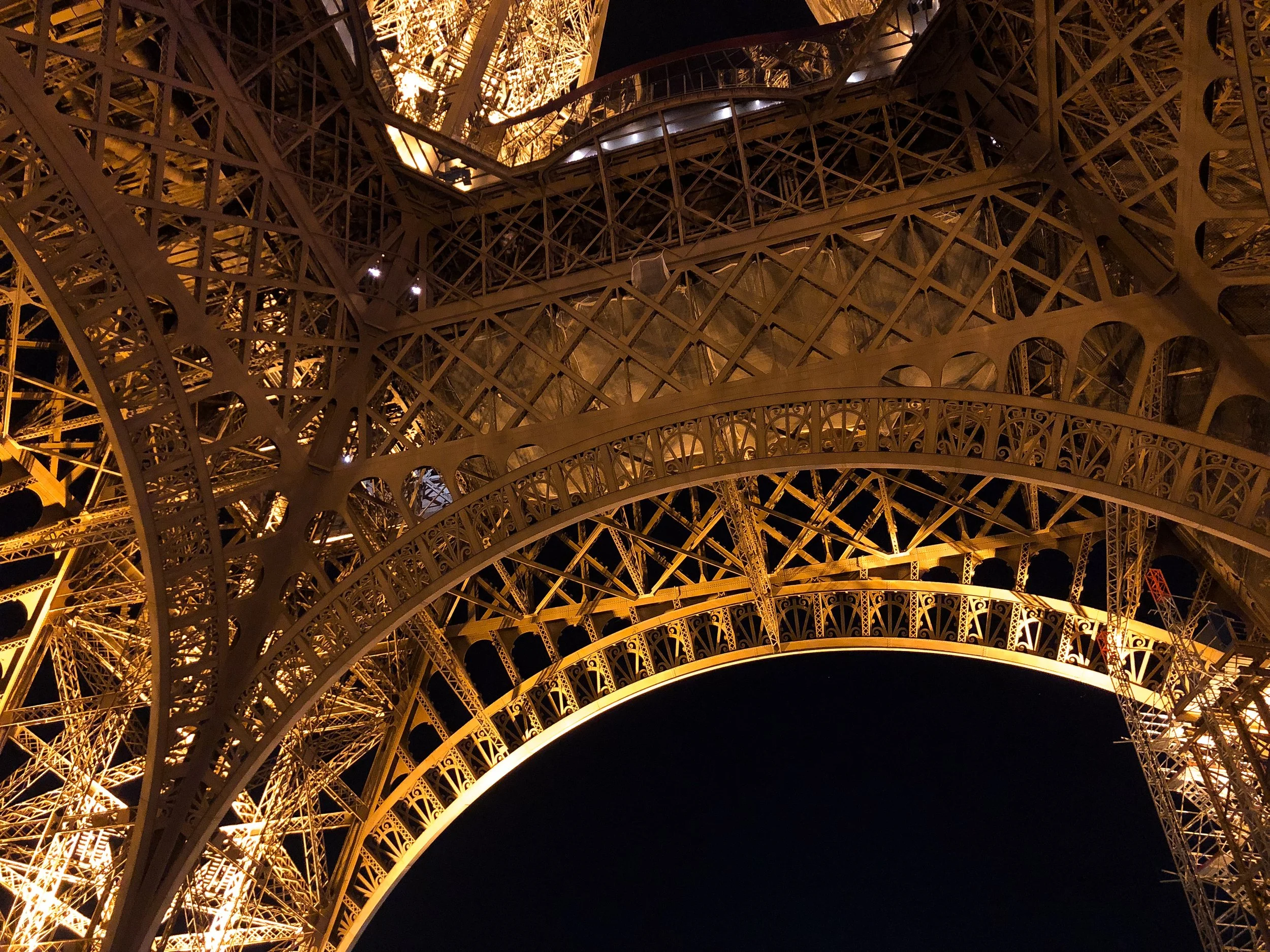 The_Eiffel_Tower_05.jpg