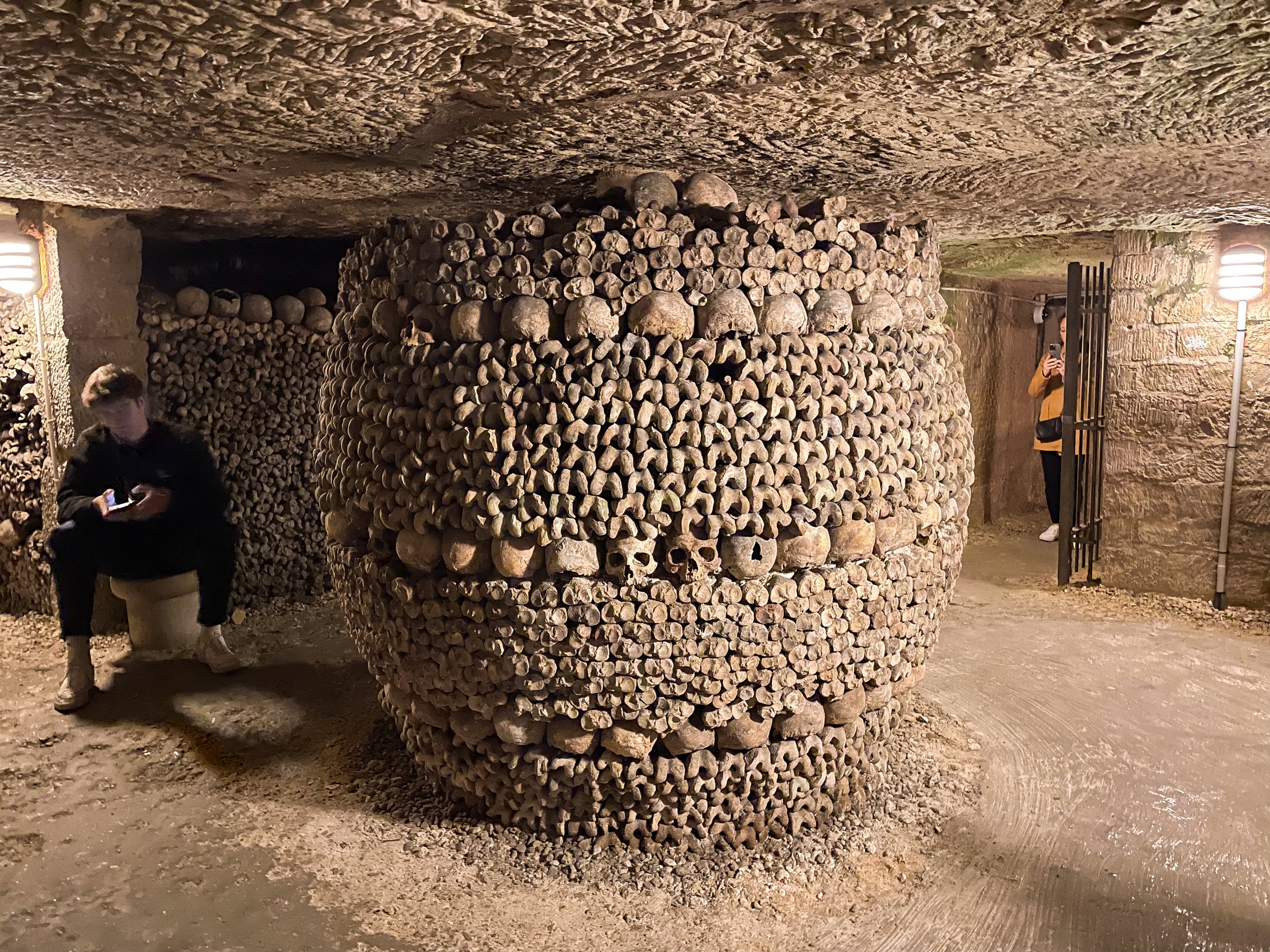 Paris_Catacombs_05.jpg