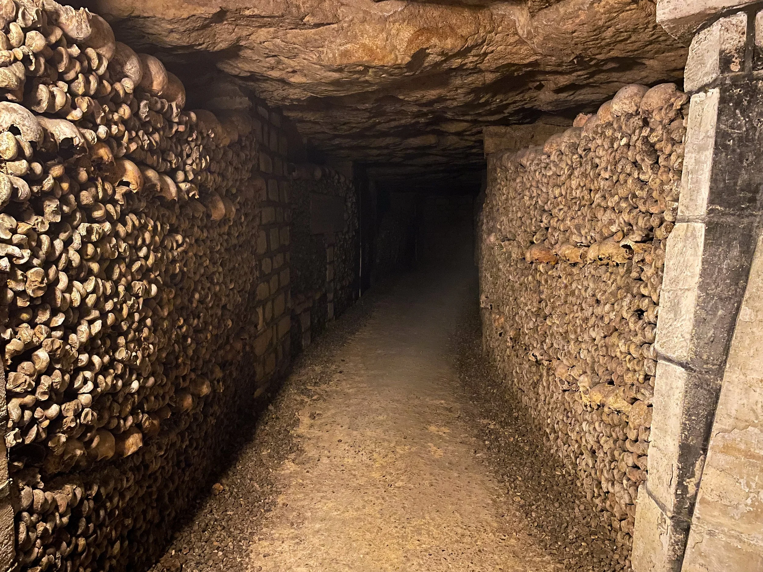 Paris_Catacombs_06.jpg