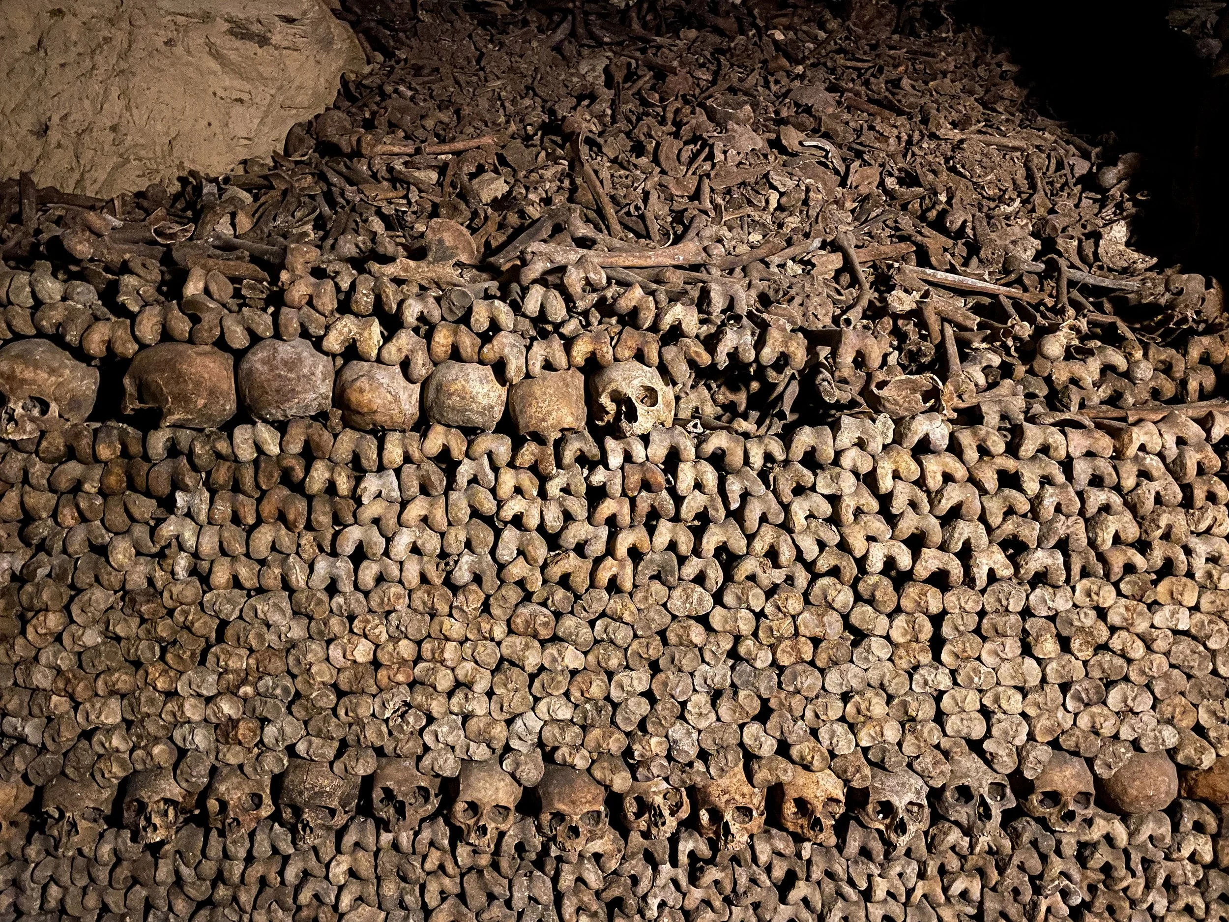 Paris_Catacombs_07.jpg
