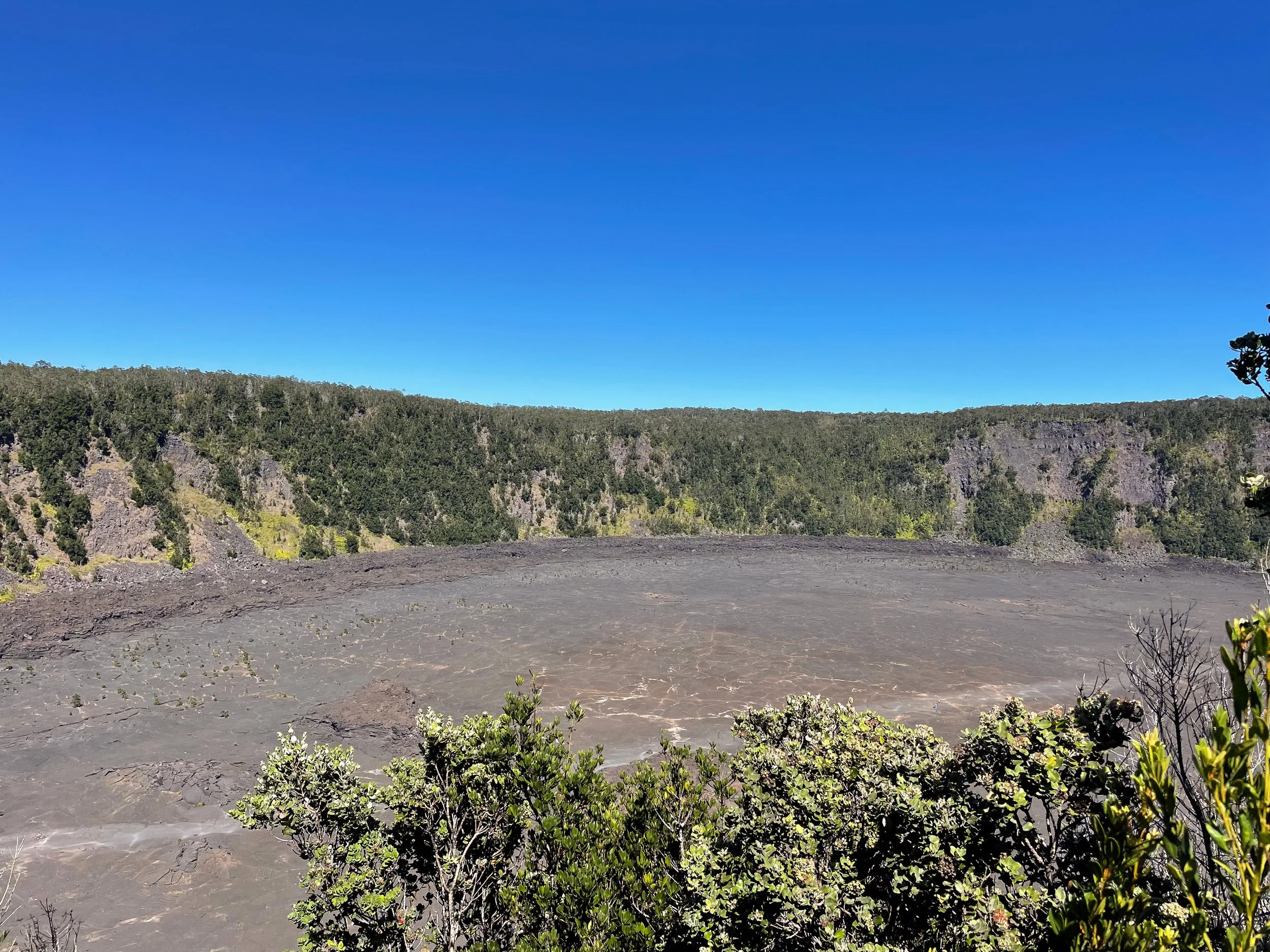 Kīlauea_Iki_Crater_01.jpg