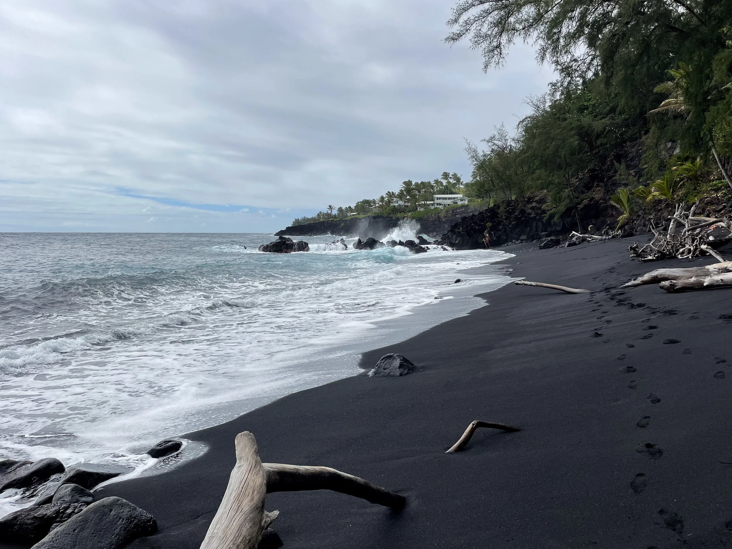 Kehena_Black_Sand_Beach_02.jpg