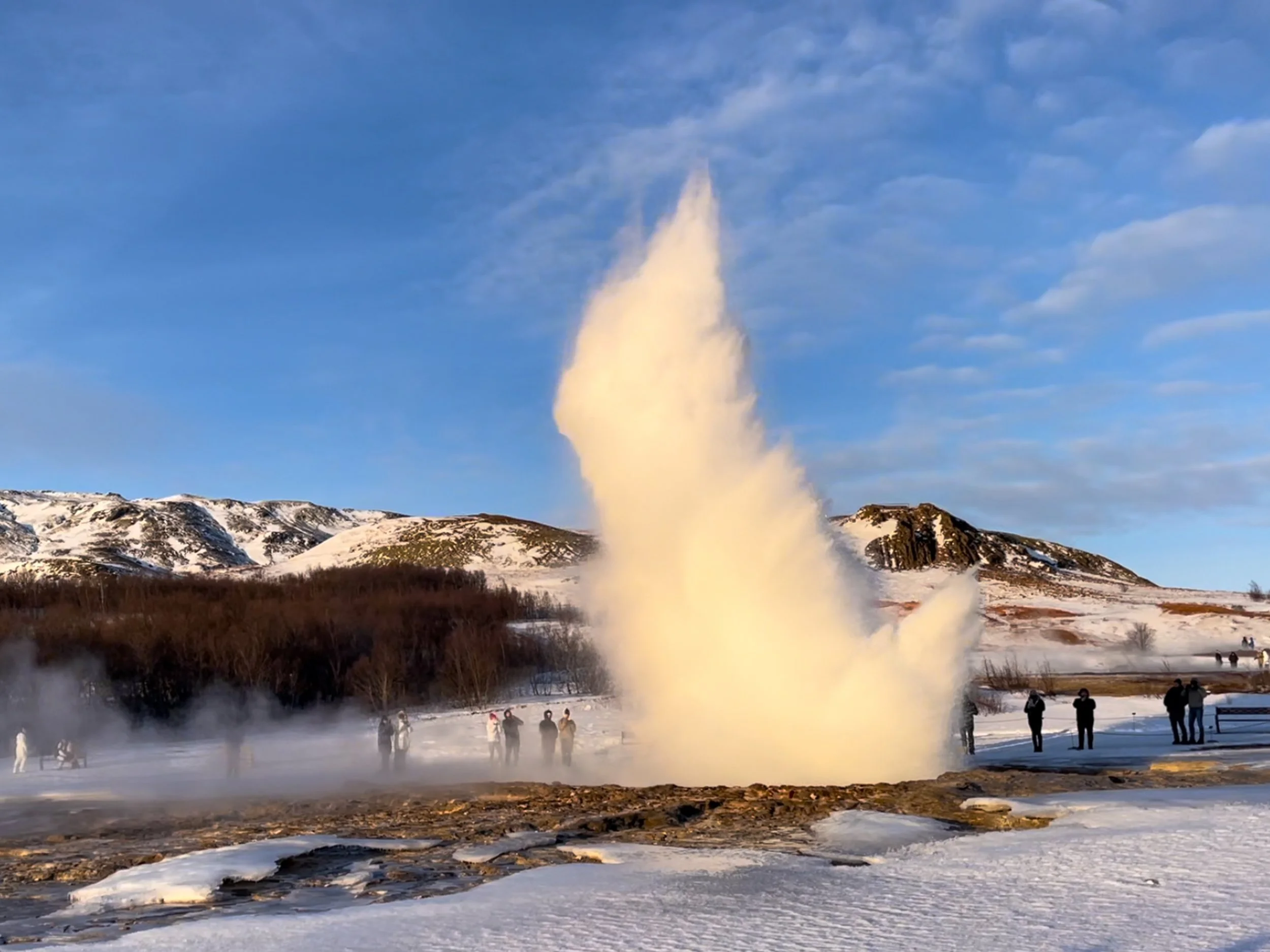 The_Strokkur_Geyser_01.jpg
