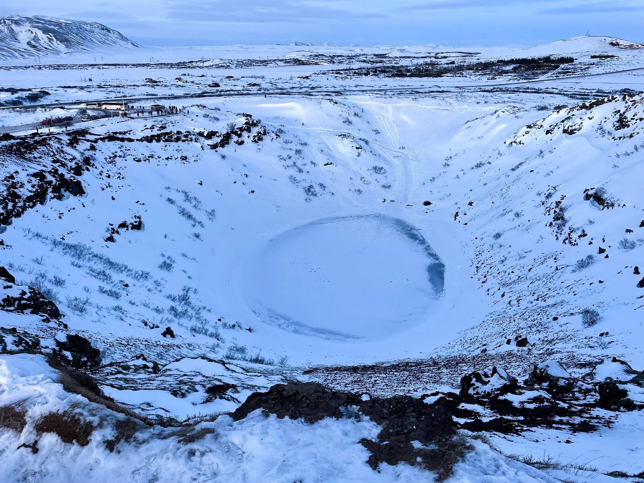 Kerið_Crater_Lake_01.jpg