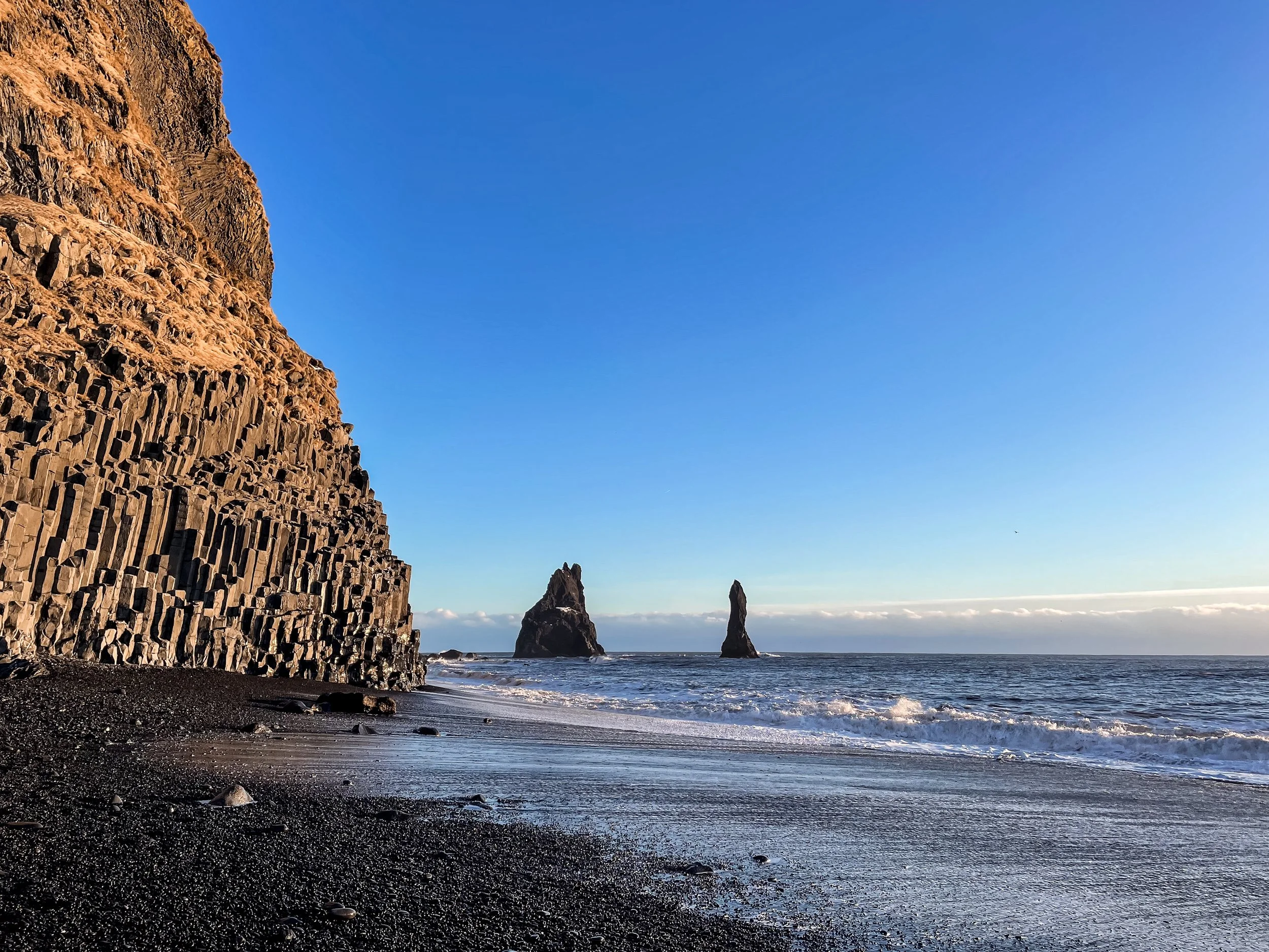 Reynisfjara_Beach_02.jpg