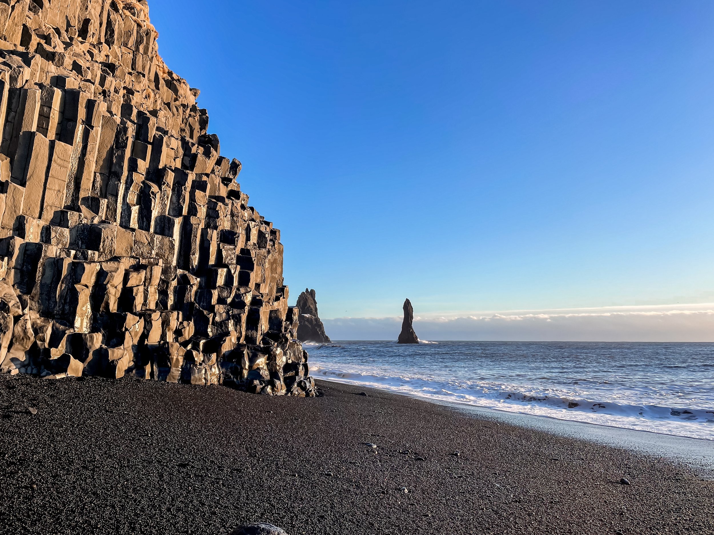 Reynisfjara_Beach_01.jpg