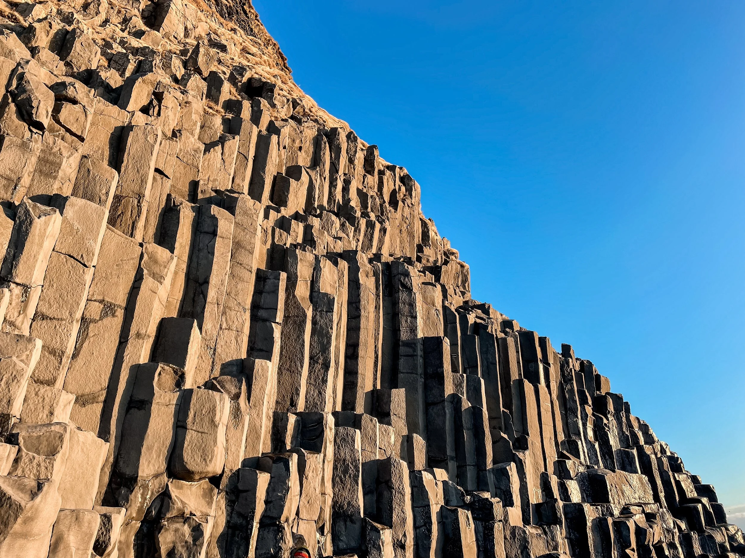 Reynisfjara_Beach_03.jpg