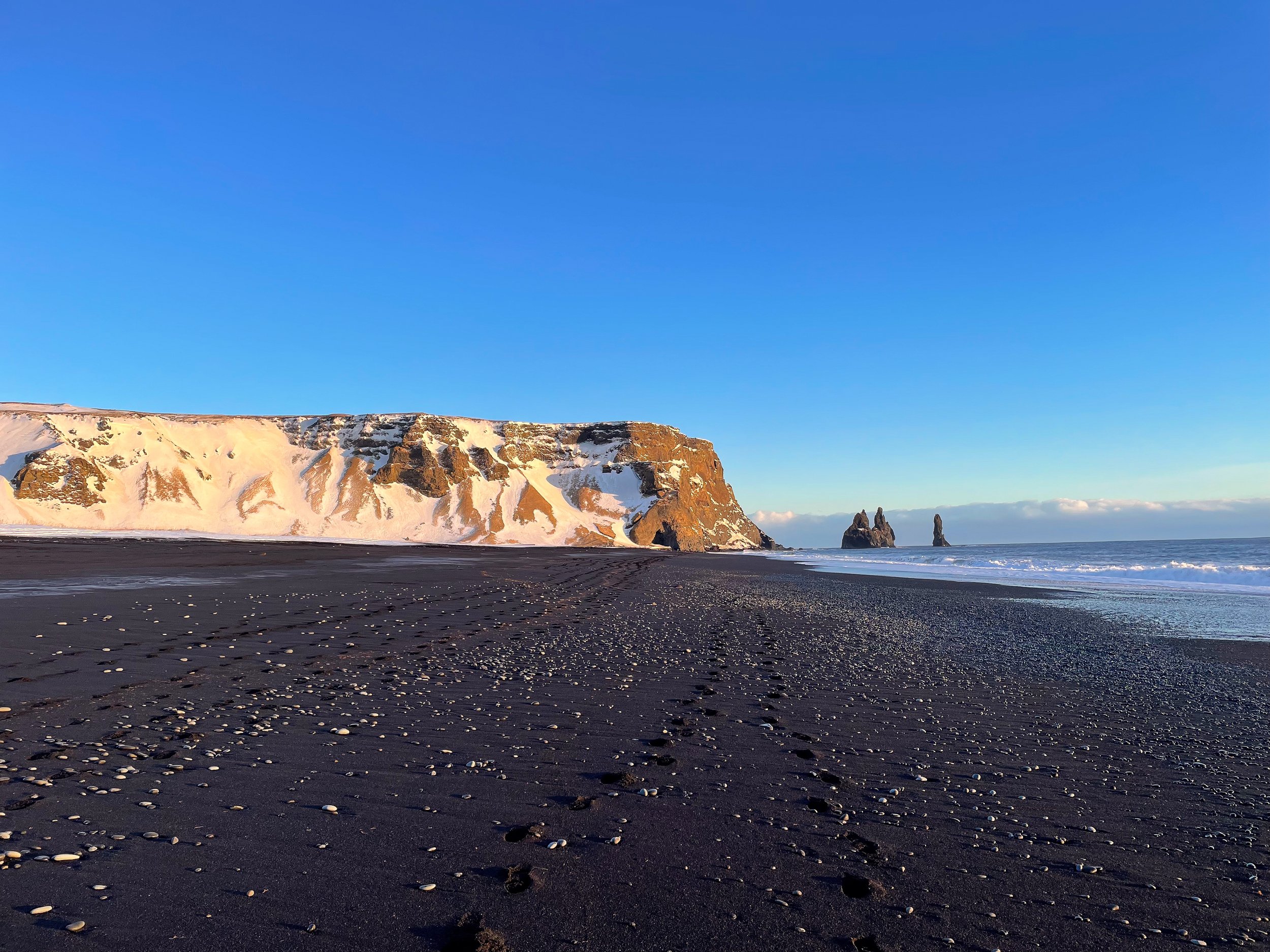 Reynisfjara_Beach_05.jpg