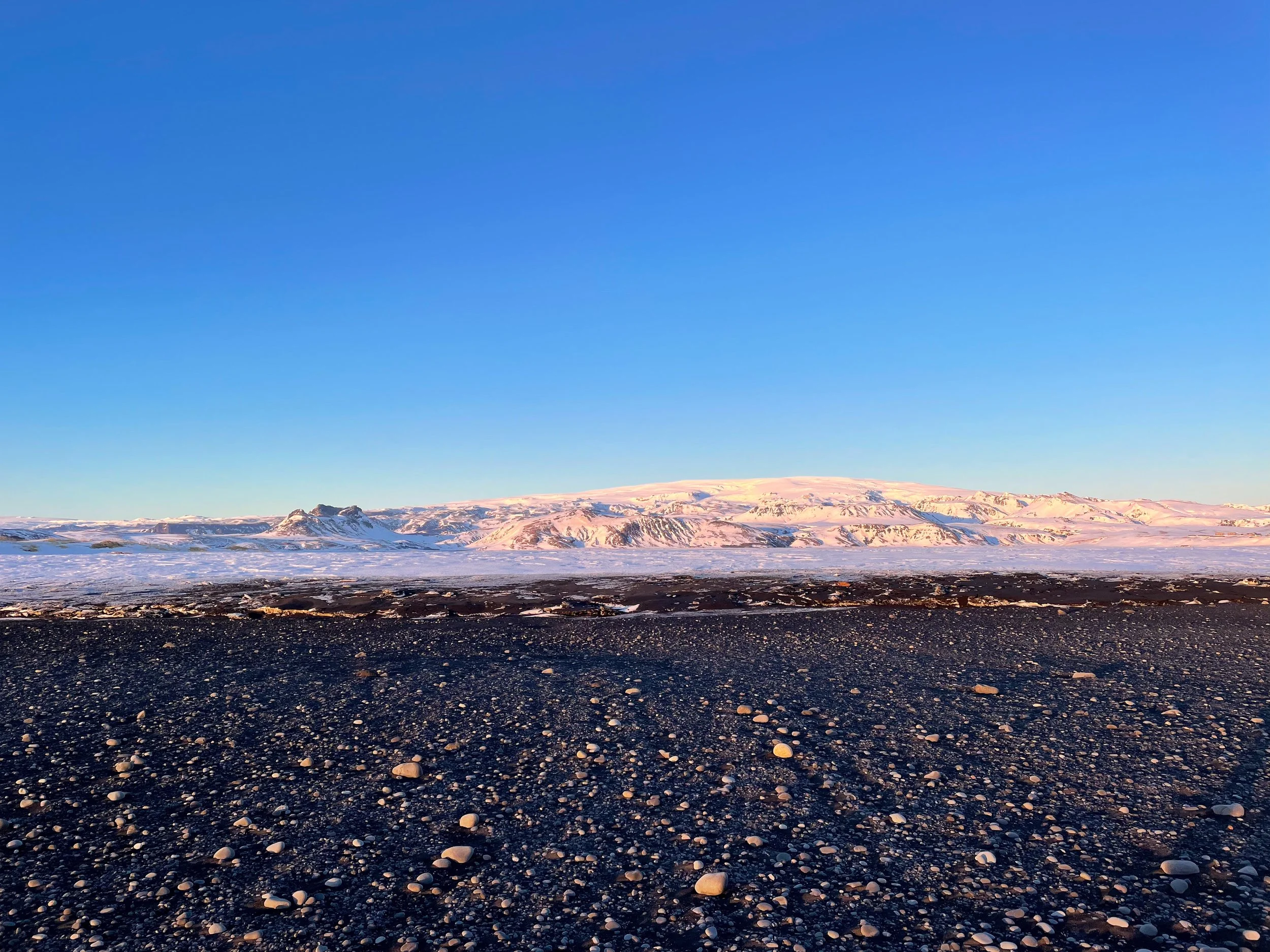 Reynisfjara_Beach_06.jpg