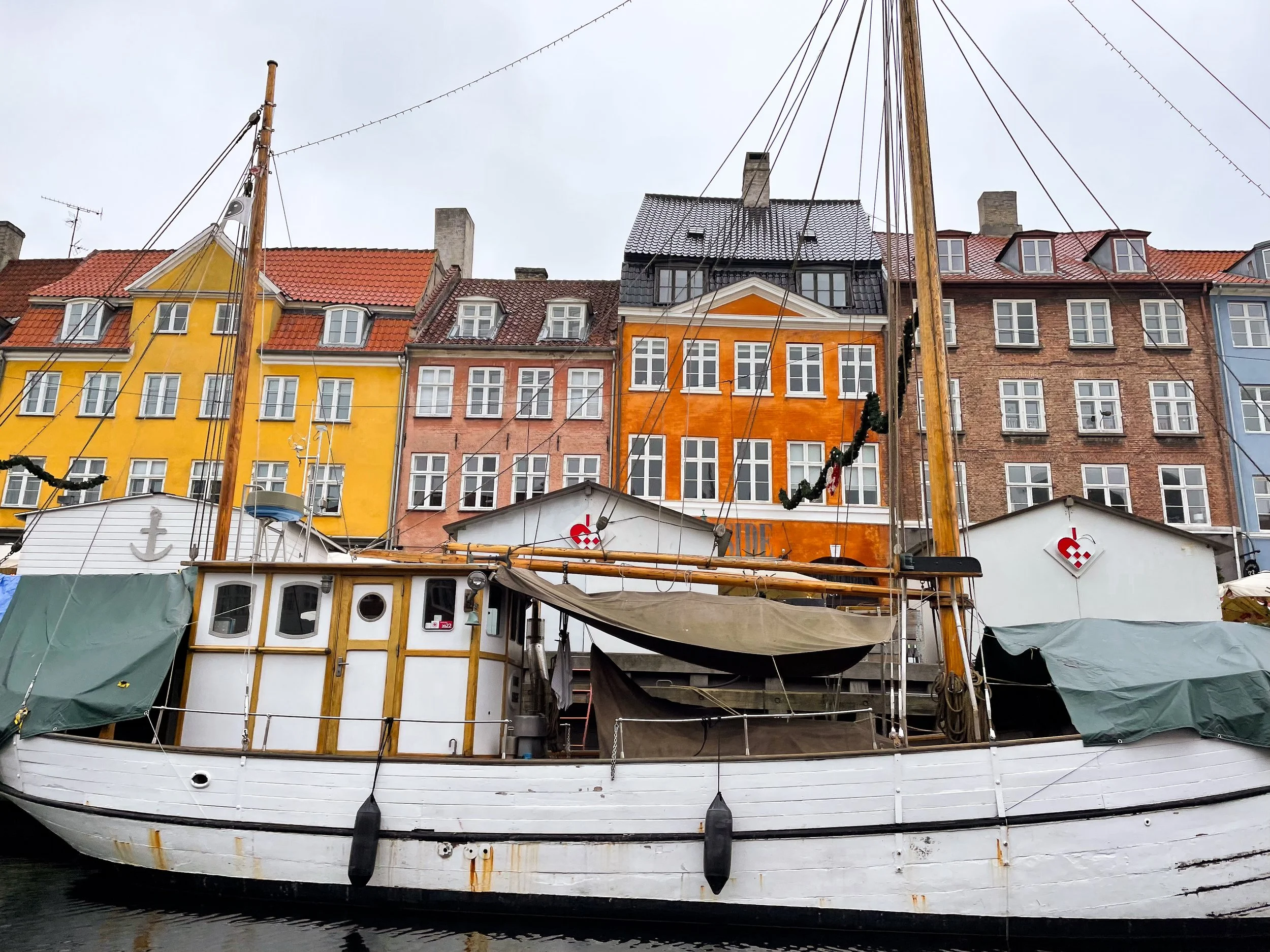 Nyhavn_Canal_06.jpg