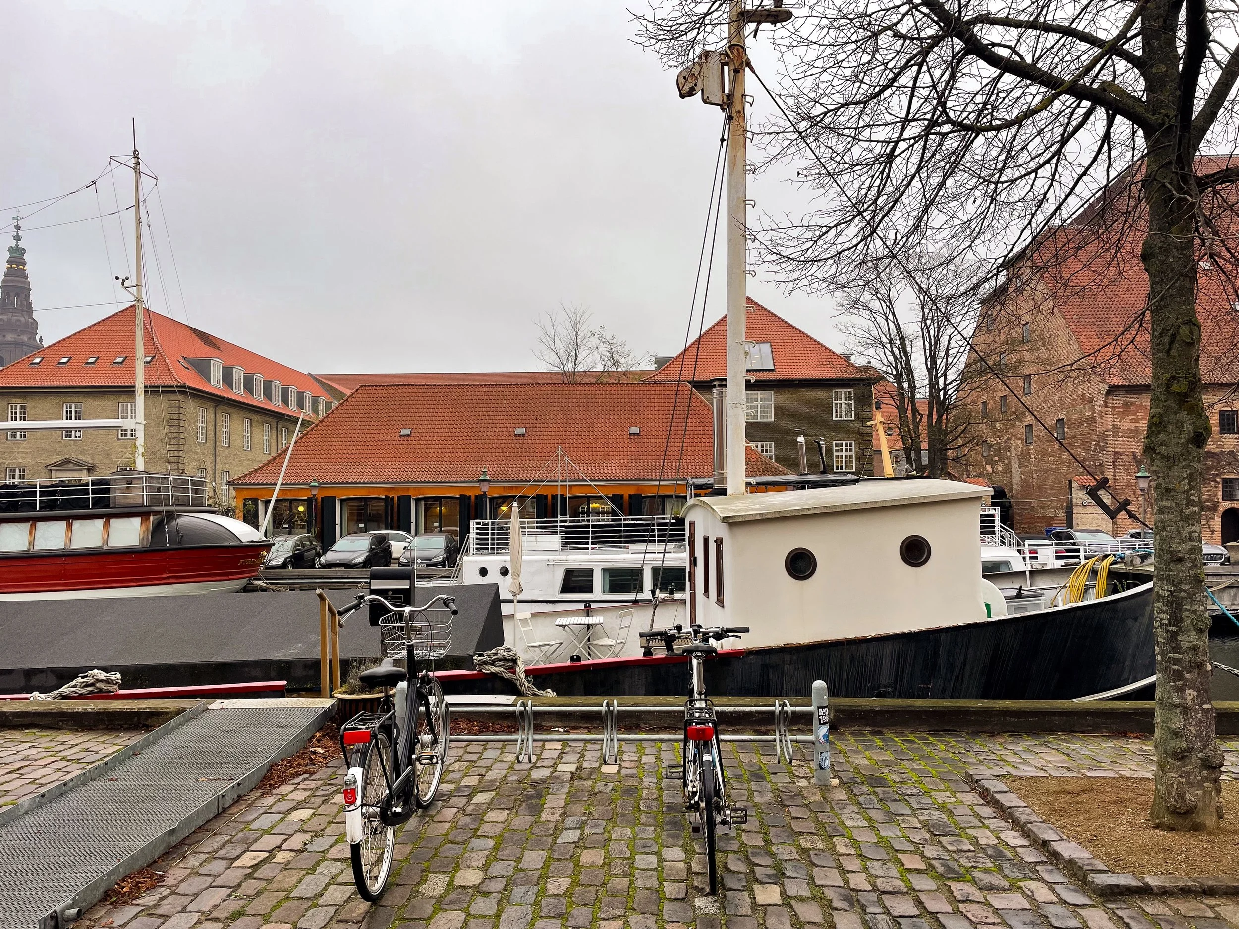 Frederiksholms_House_Boat_01.jpg