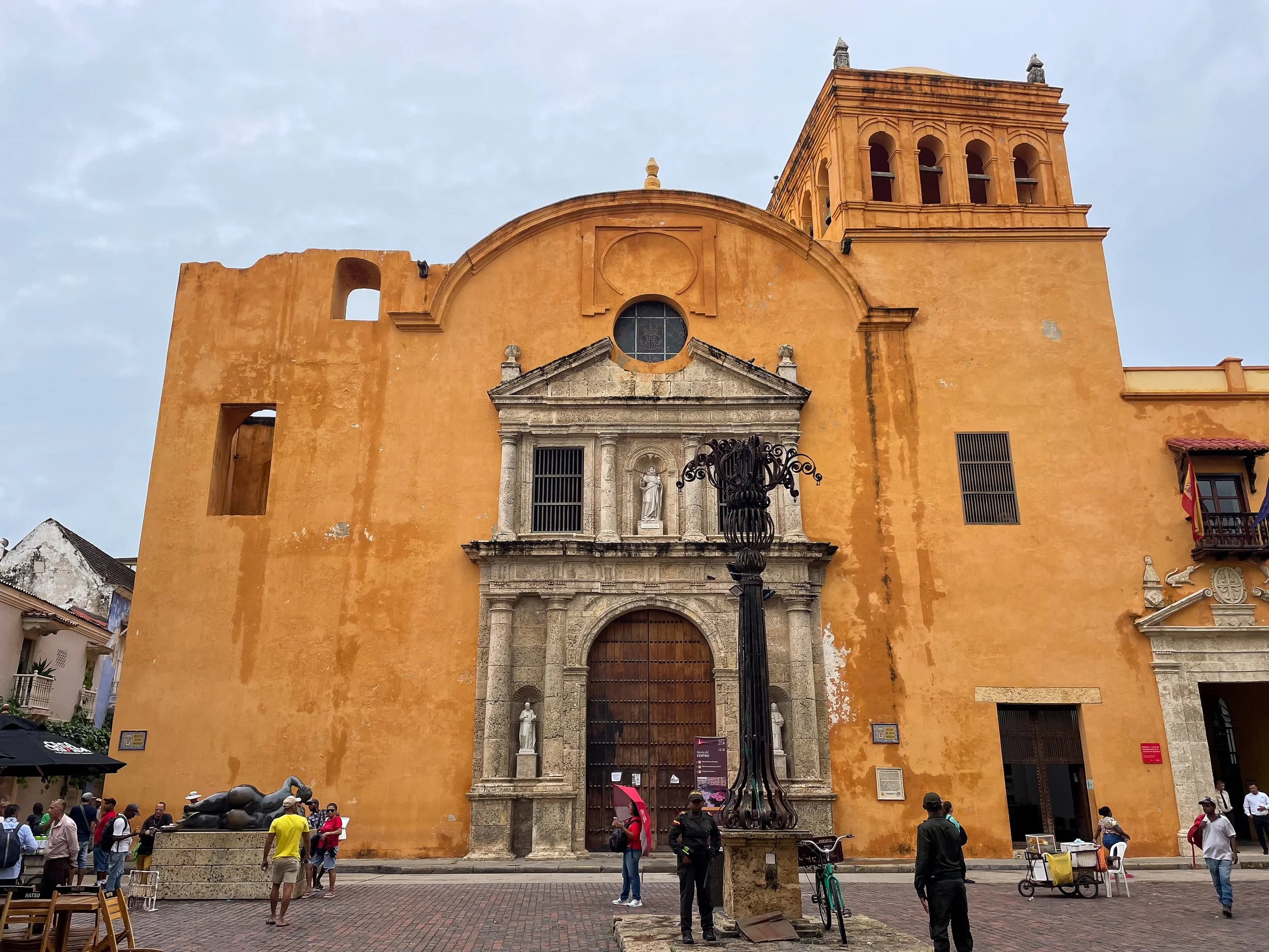 Plaza_de_Santo_Domingo_01.jpg