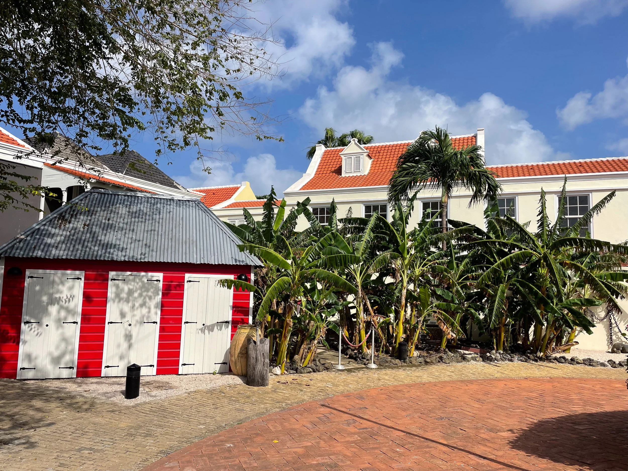 Kurá_Hulanda_Village_04.jpg