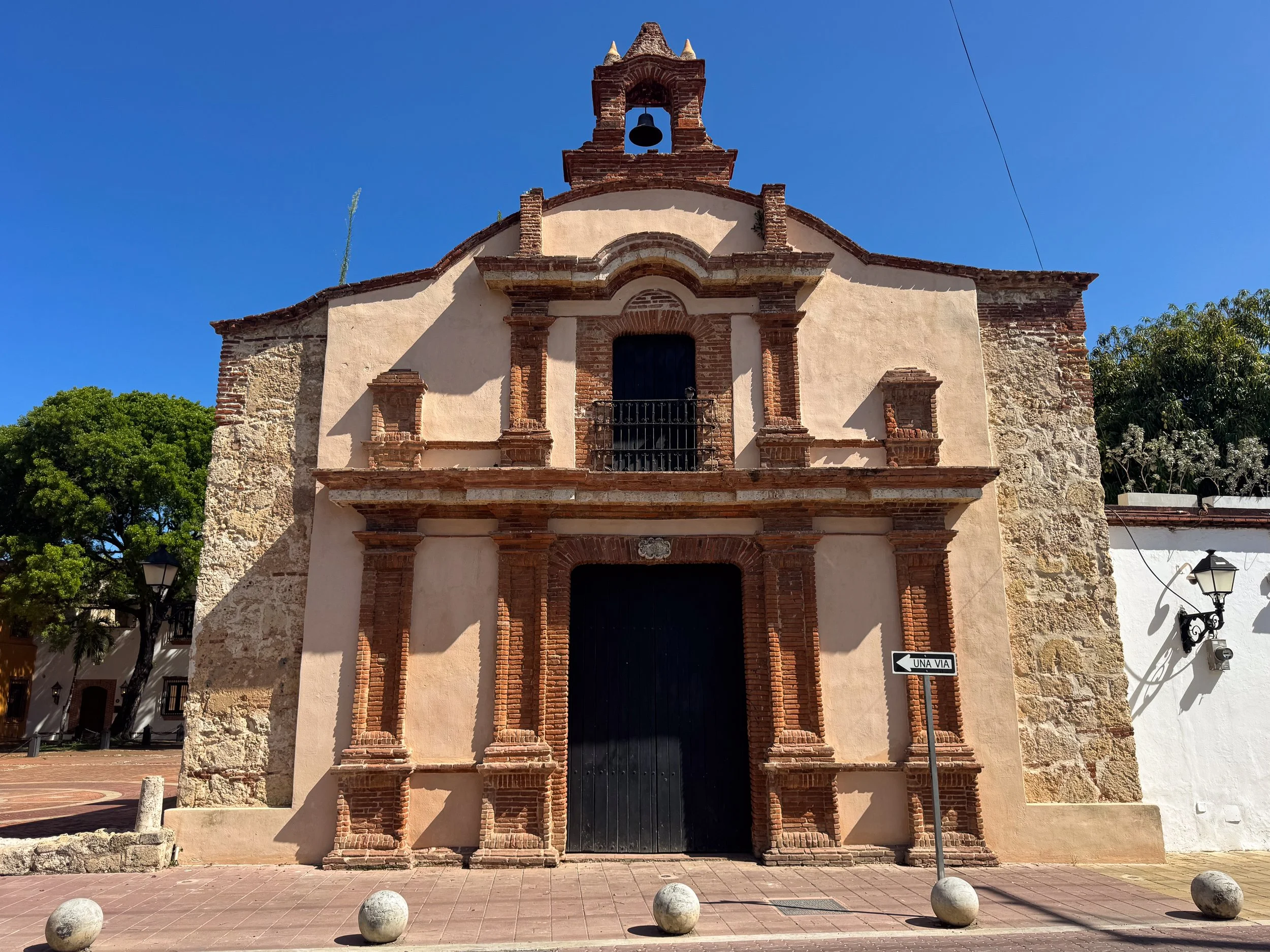 Iglesia_de_Nuestra_Senora_del_Carmen_01.jpg