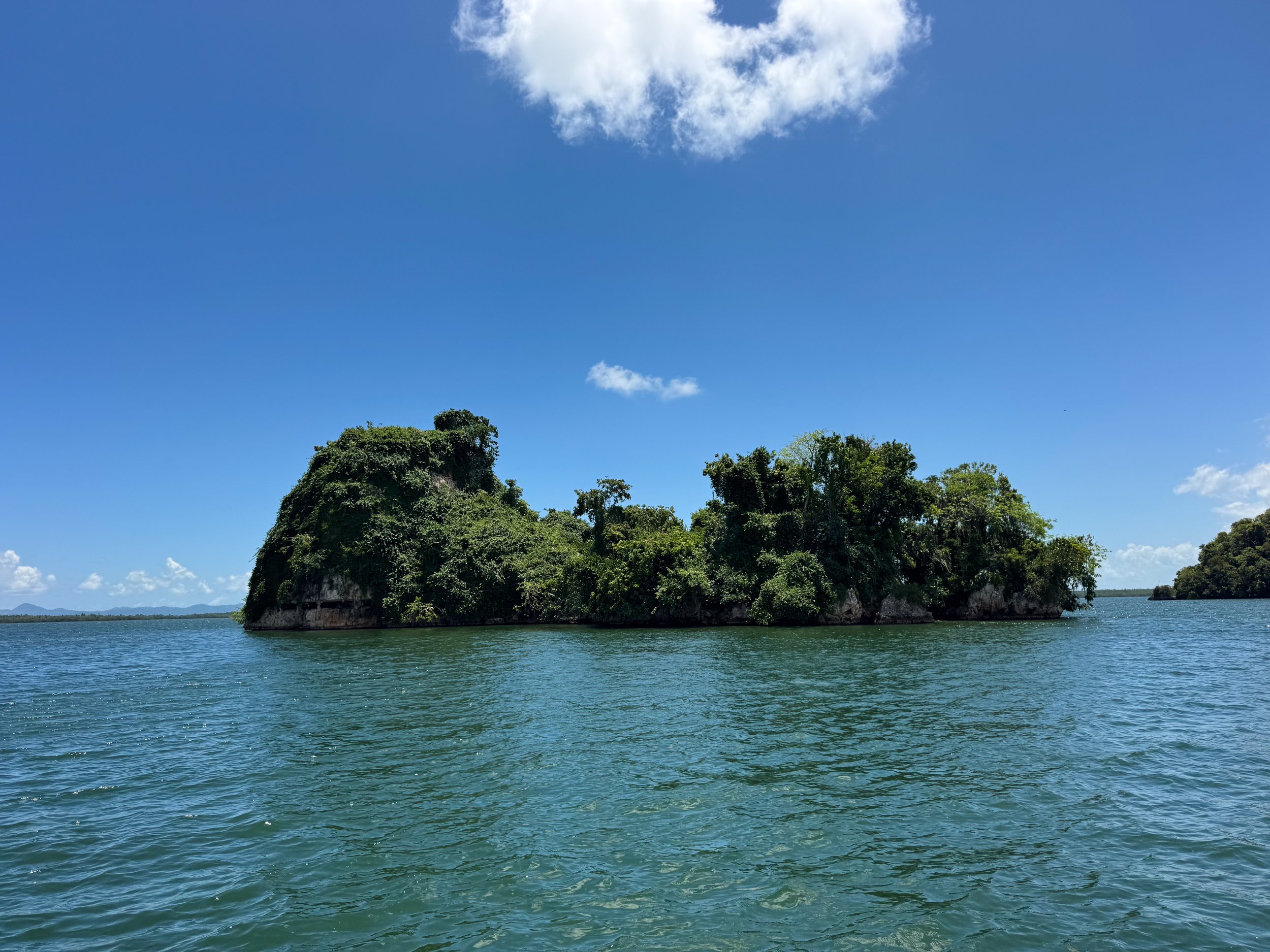 Los_Haitises_National_Park_03.jpg