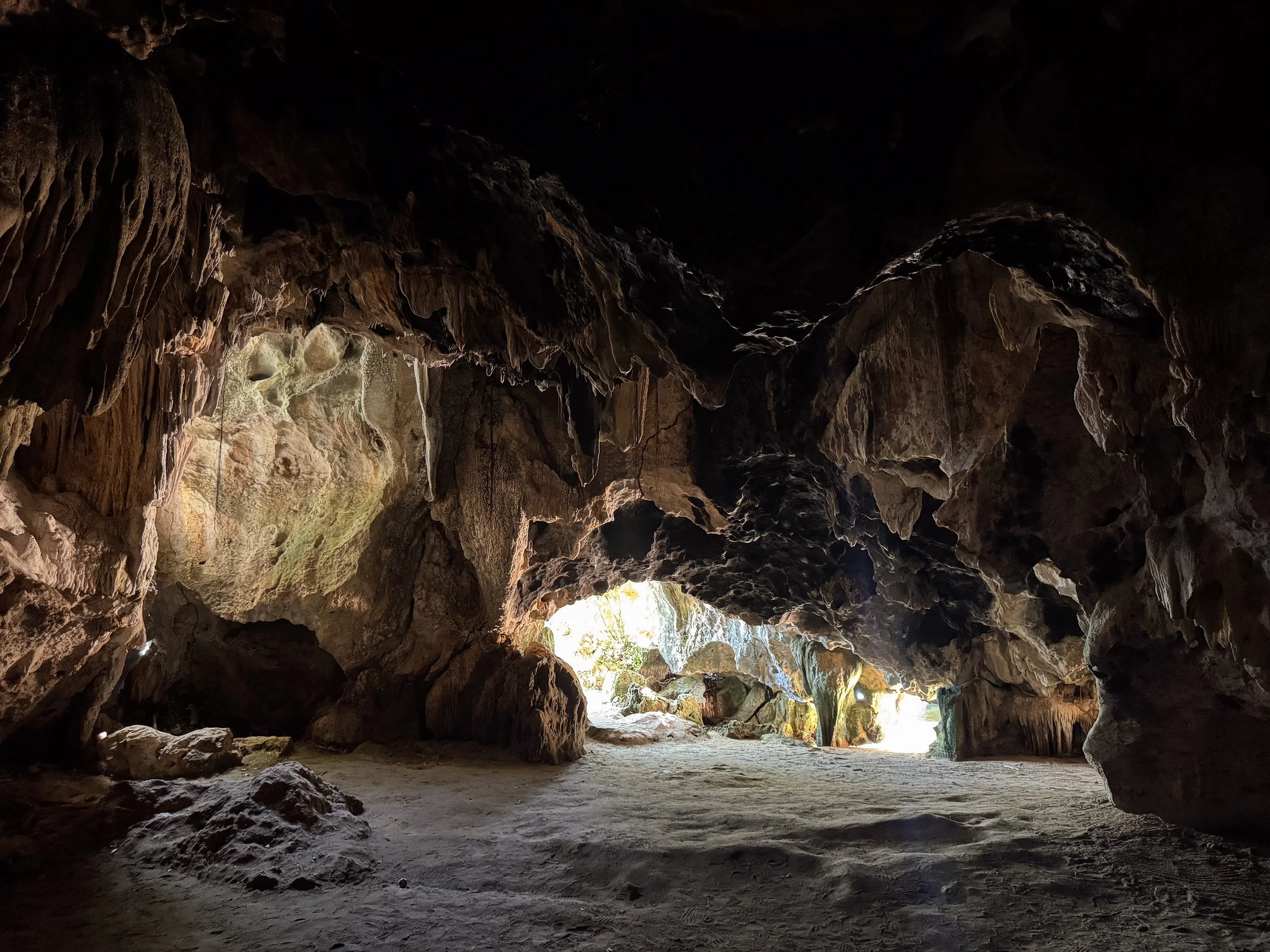 Cueva_de_La_Arena_01.jpg