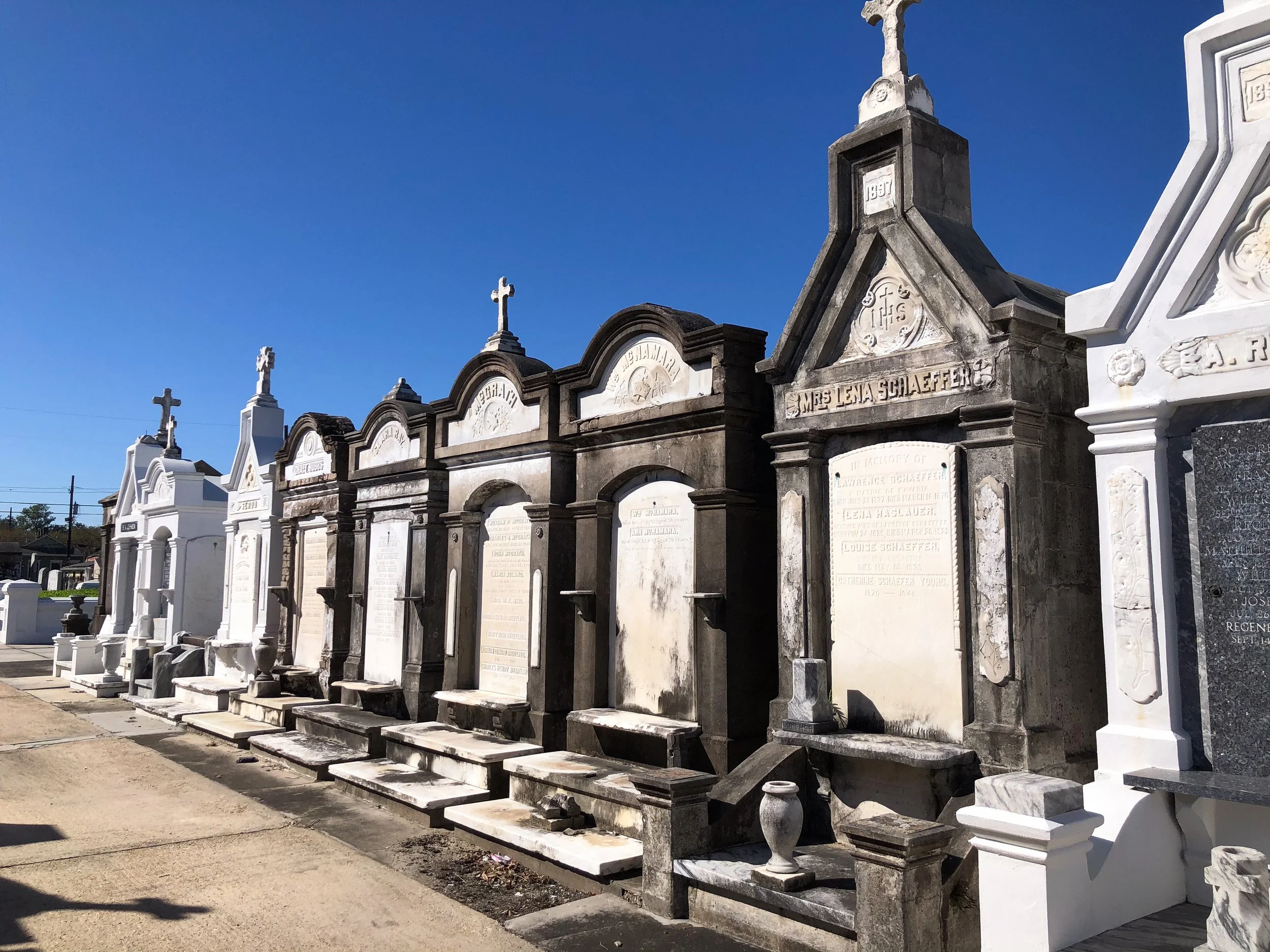 New_Orleans_Cemetery_01.jpg
