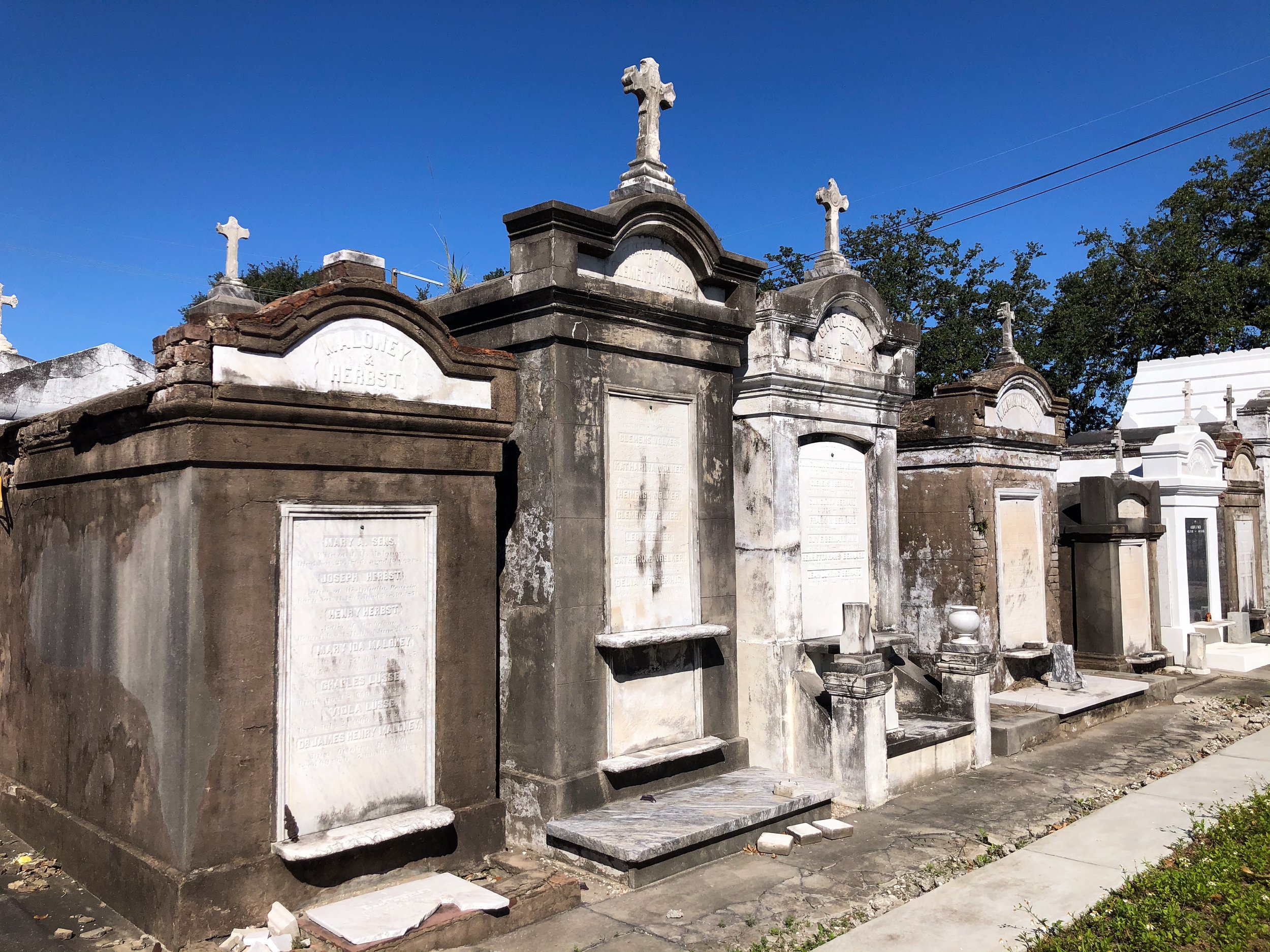 New_Orleans_Cemetery_03.jpg