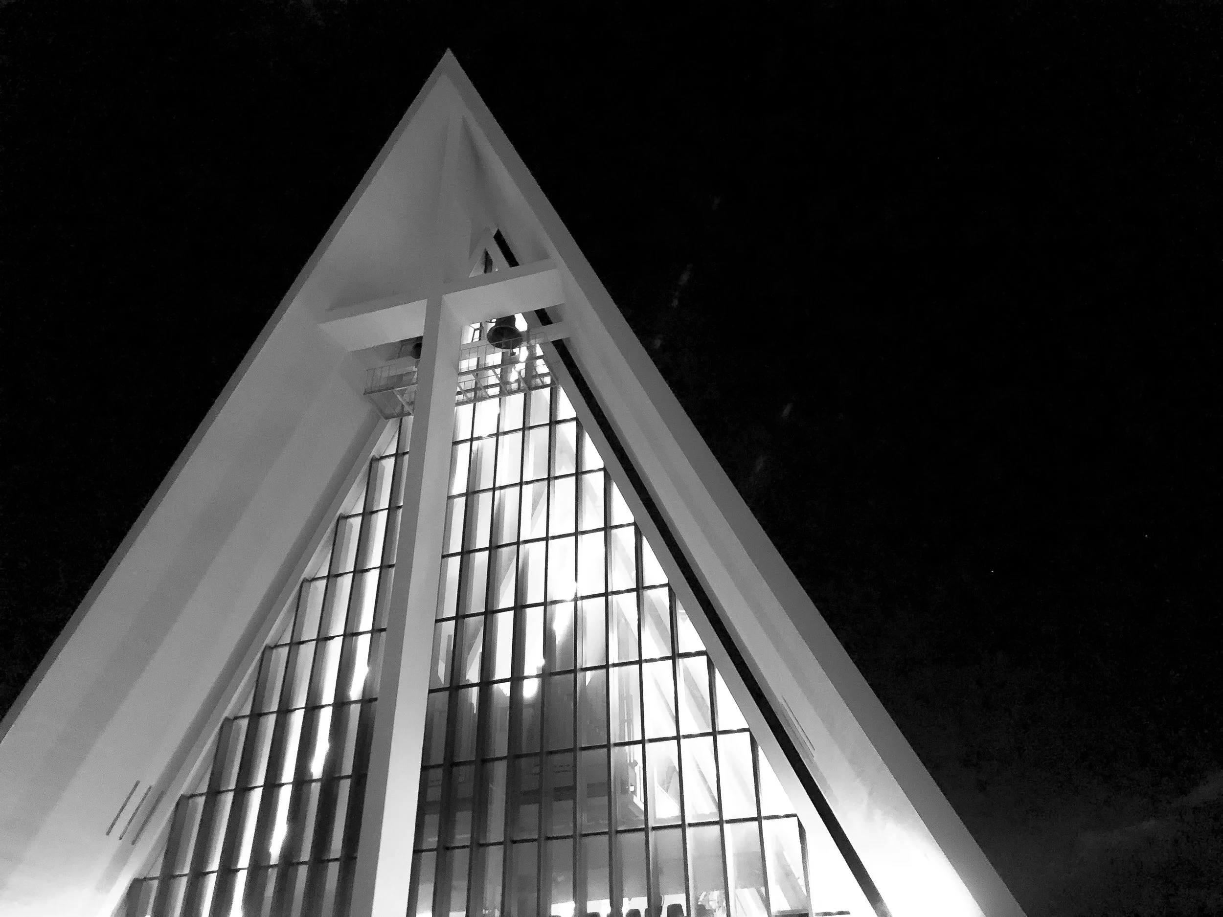 The_Arctic_Cathedral_04.jpg