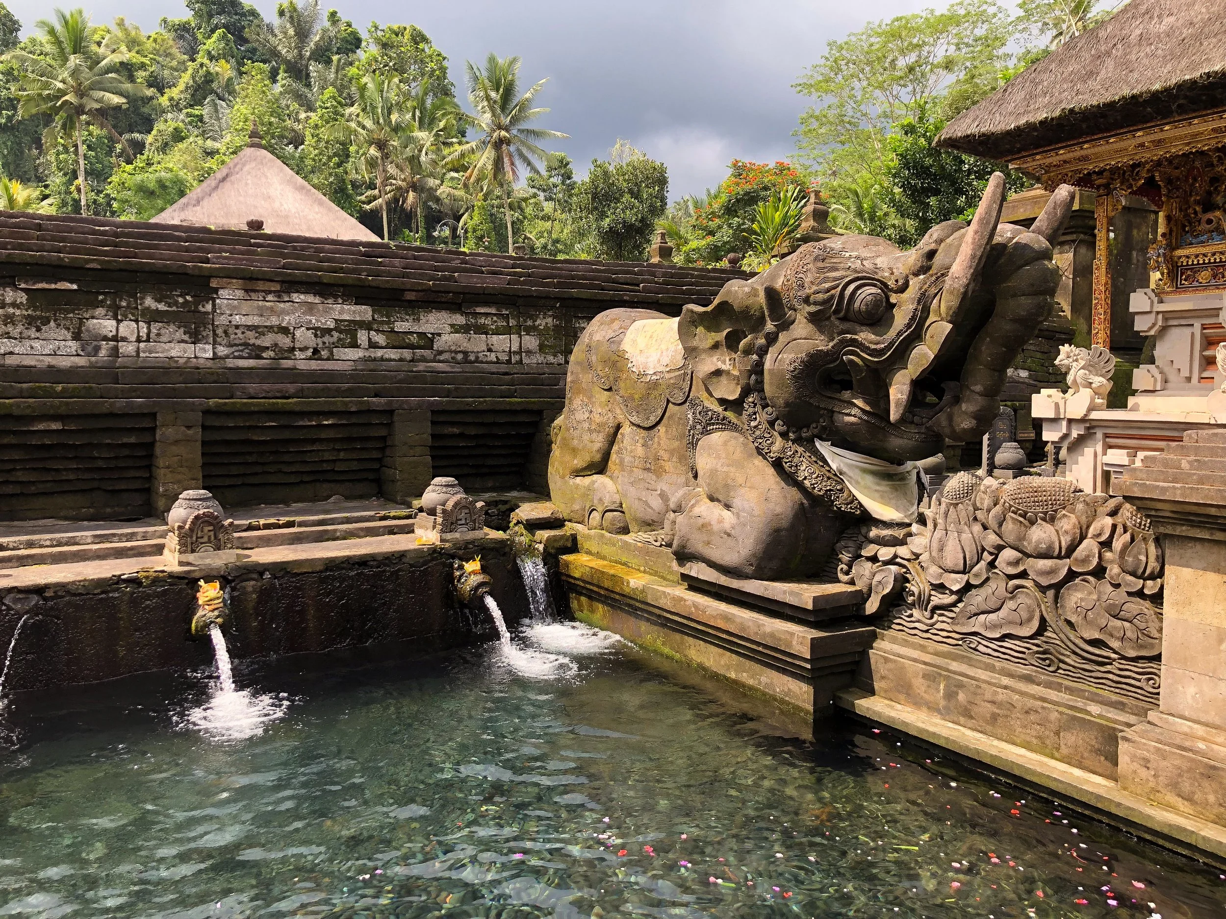 Tirta_Empul_Water_Temple_02.jpg