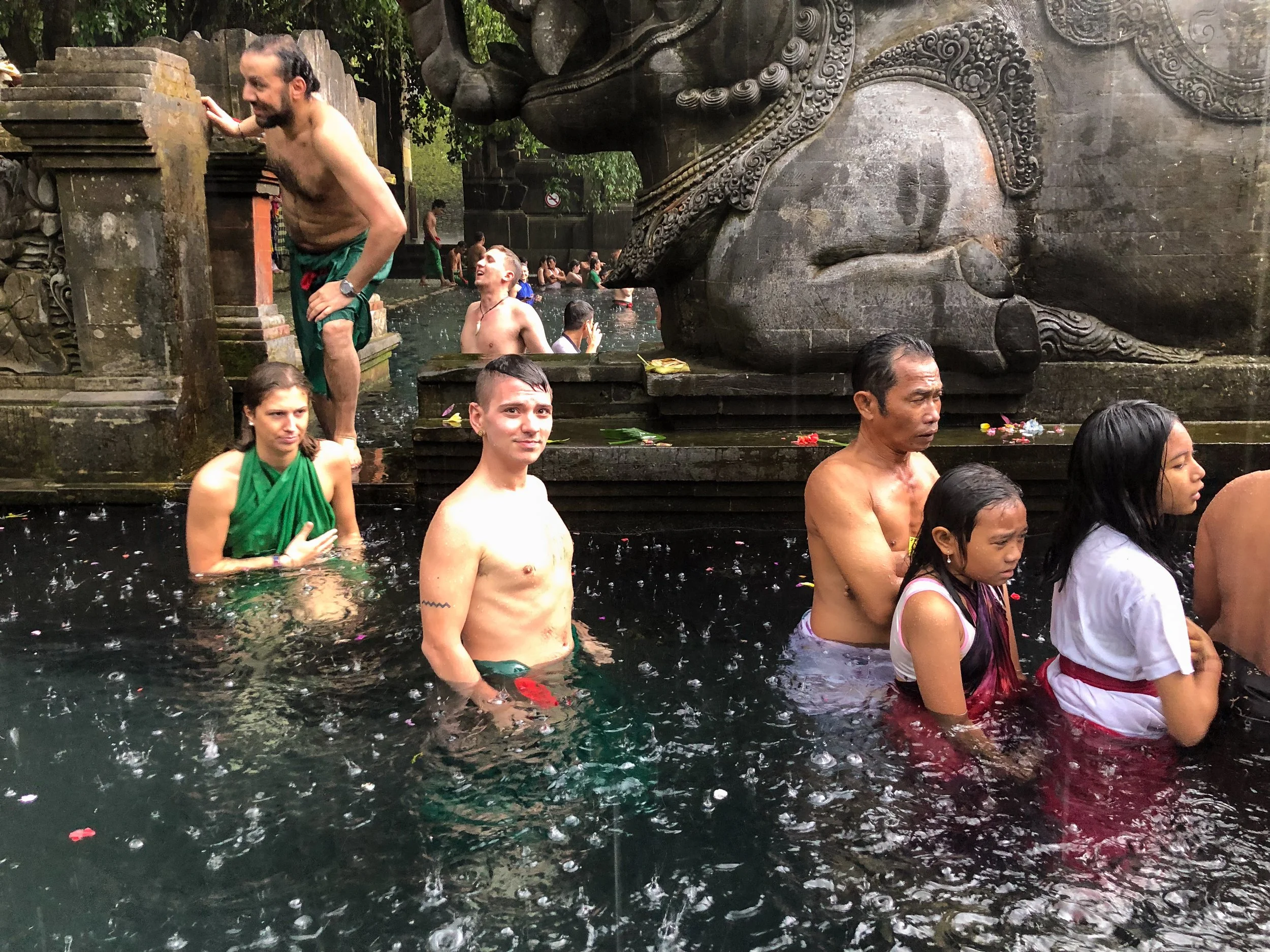 Tirta_Empul_Water_Temple_04.jpg