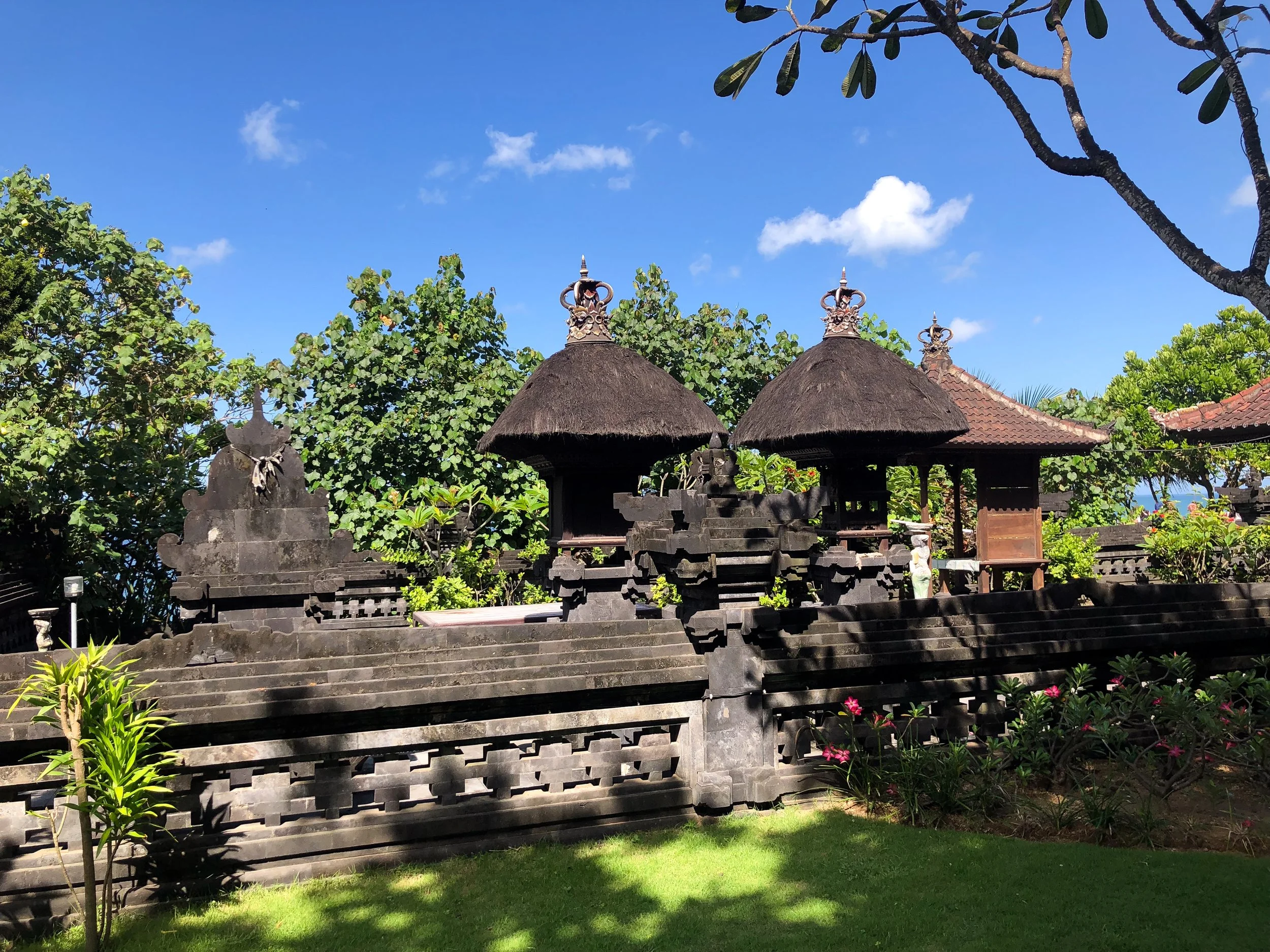 Tanah_Lot_Temple_04.jpg