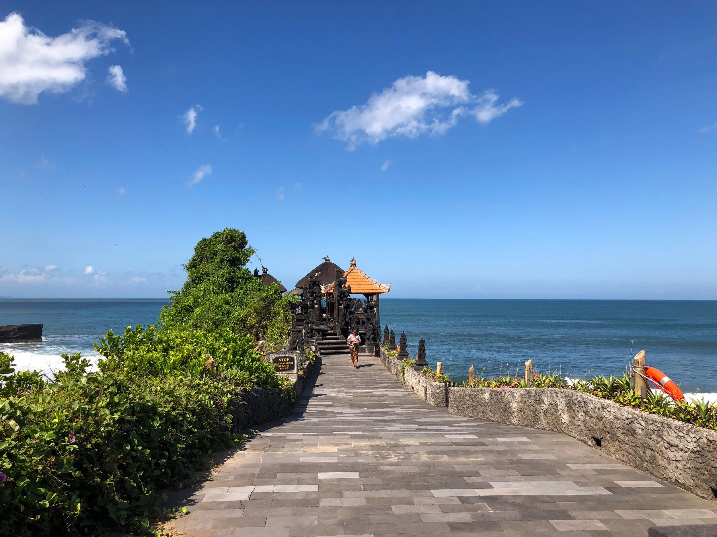 Tanah_Lot_Temple_07.jpg