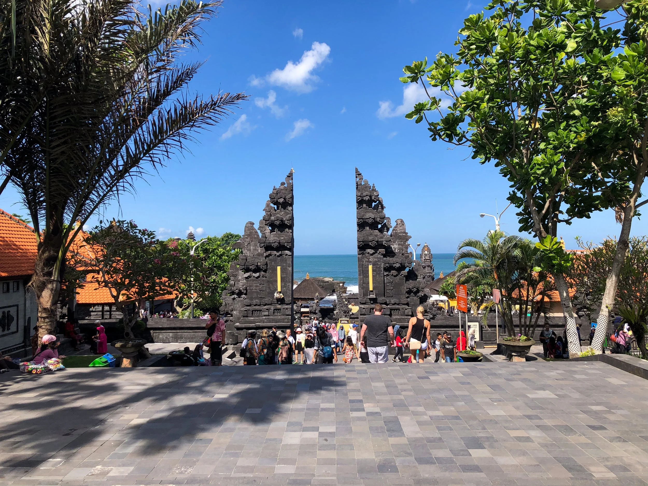Tanah_Lot_Temple_02.jpg