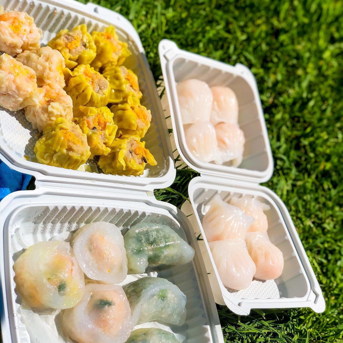 @katesessionspark picnic dim sum style 😋 
Shrimp hargow
Shrimp shumai
Shrimp and pork shumai
Scallop dumplings
&amp; some chive and mushroom dumplings too!
@jasmineseafood 
@jasmineseafood 
@jasmineseafood 
They&rsquo;re open for take out so please 