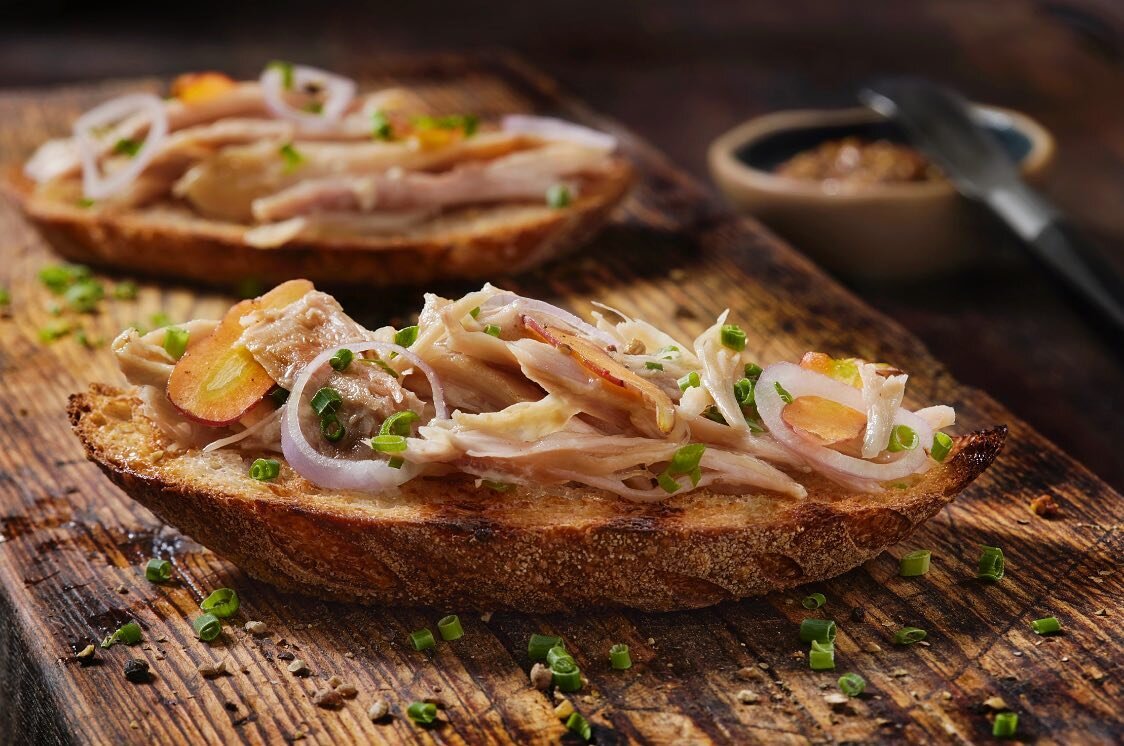 Confit rabbit toast, pickled shallot, grainy mustard 

#private #chef #local #Alberta #tastingmenu #cheflife #nowbooking 

📸 @ridgerockstudios