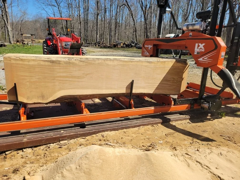 The LX-250 can slab logs up to 53" in diameter!