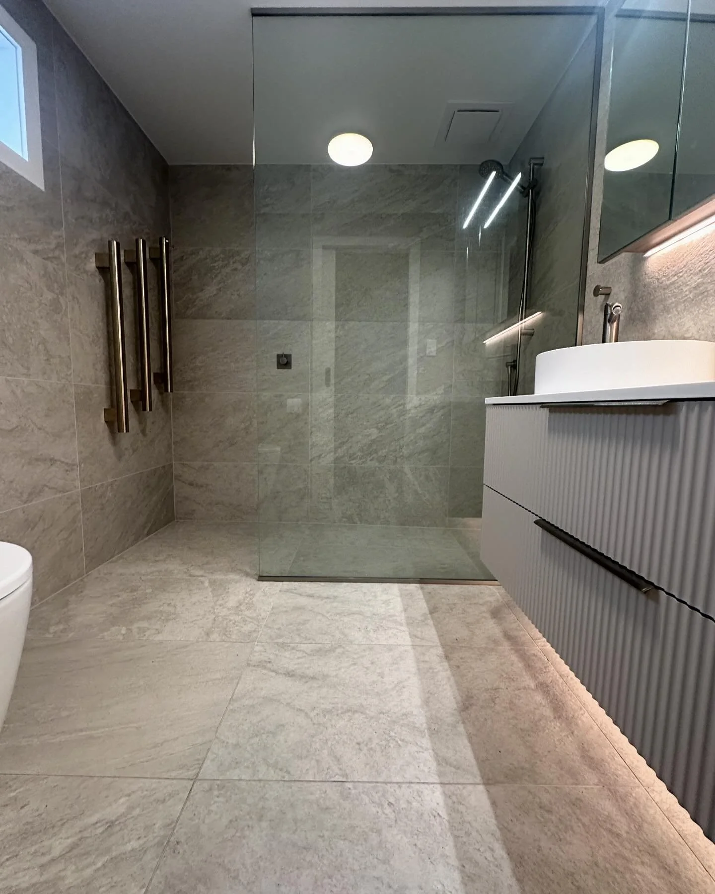 Bathroom in Titirangi complete. Quite the transformation. Was a tight space which we were able to fit a bathroom and laundry into. Great design, layout and fixture choices @paulalovescocoa looking foward to creating new spaces on this property #roc #