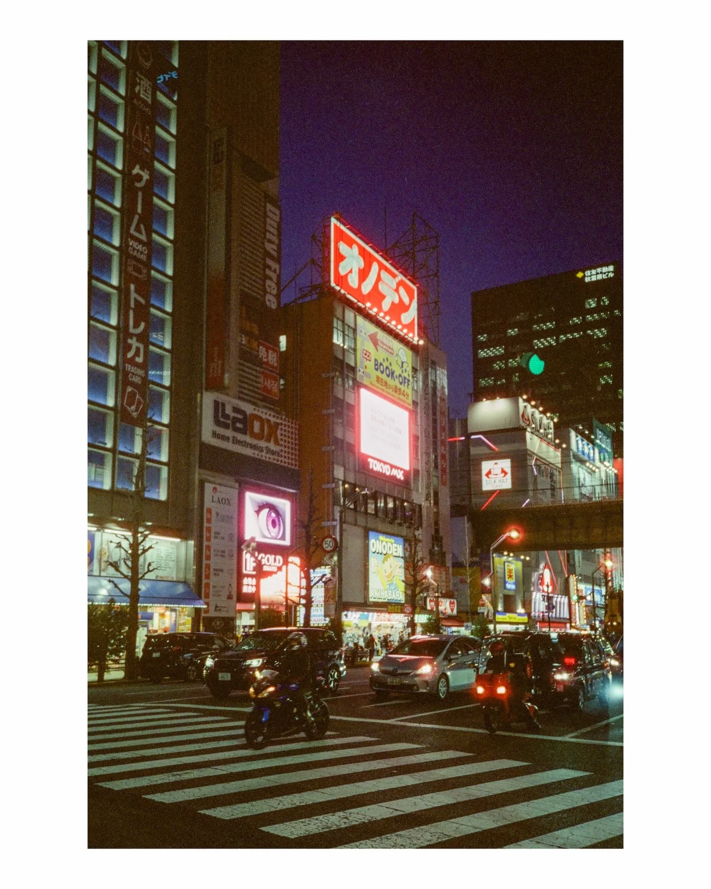 got my film back from @pandalabseattle - six frames from six days in tokyo 🎞️

#pandalabseattle #olympusaf1 #cinestill800 #kodaktmax3200