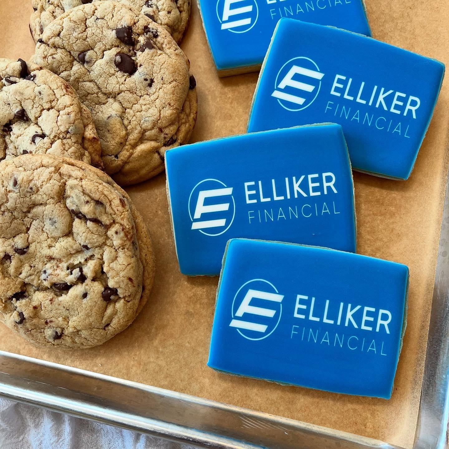 Treat your community to the best! 🍪🤗 A cookie platter with your logo is such an impactful way to say hello. My sweet hubby had a seminar today at the library so of course I had to send him with the goods 😋

#smallbusiness #ellikerfinancial #logoco