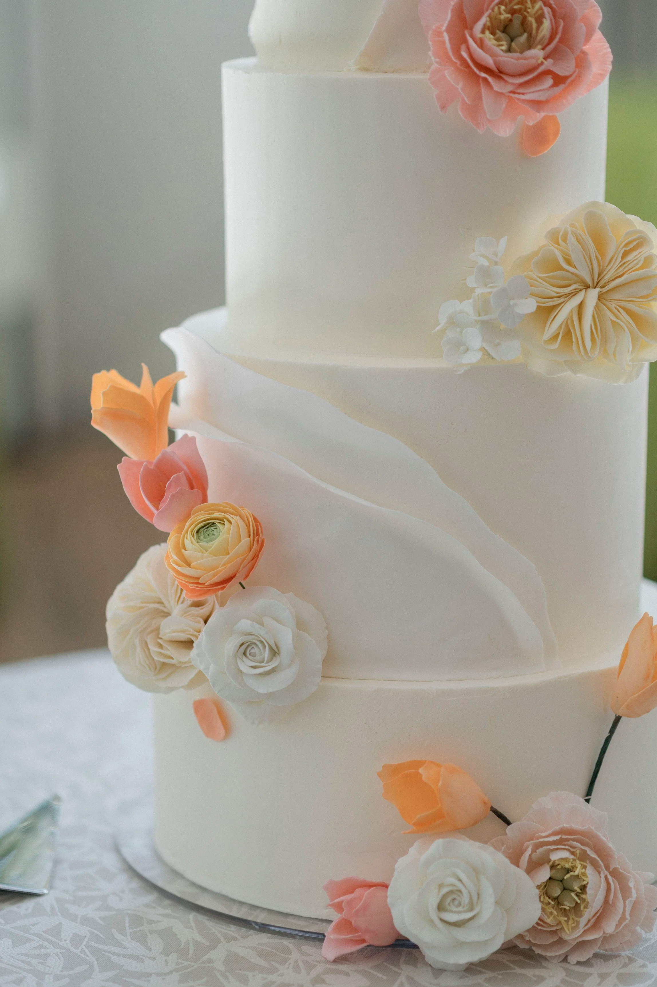 Delicate Sugar Flowers at River Bottoms Ranch