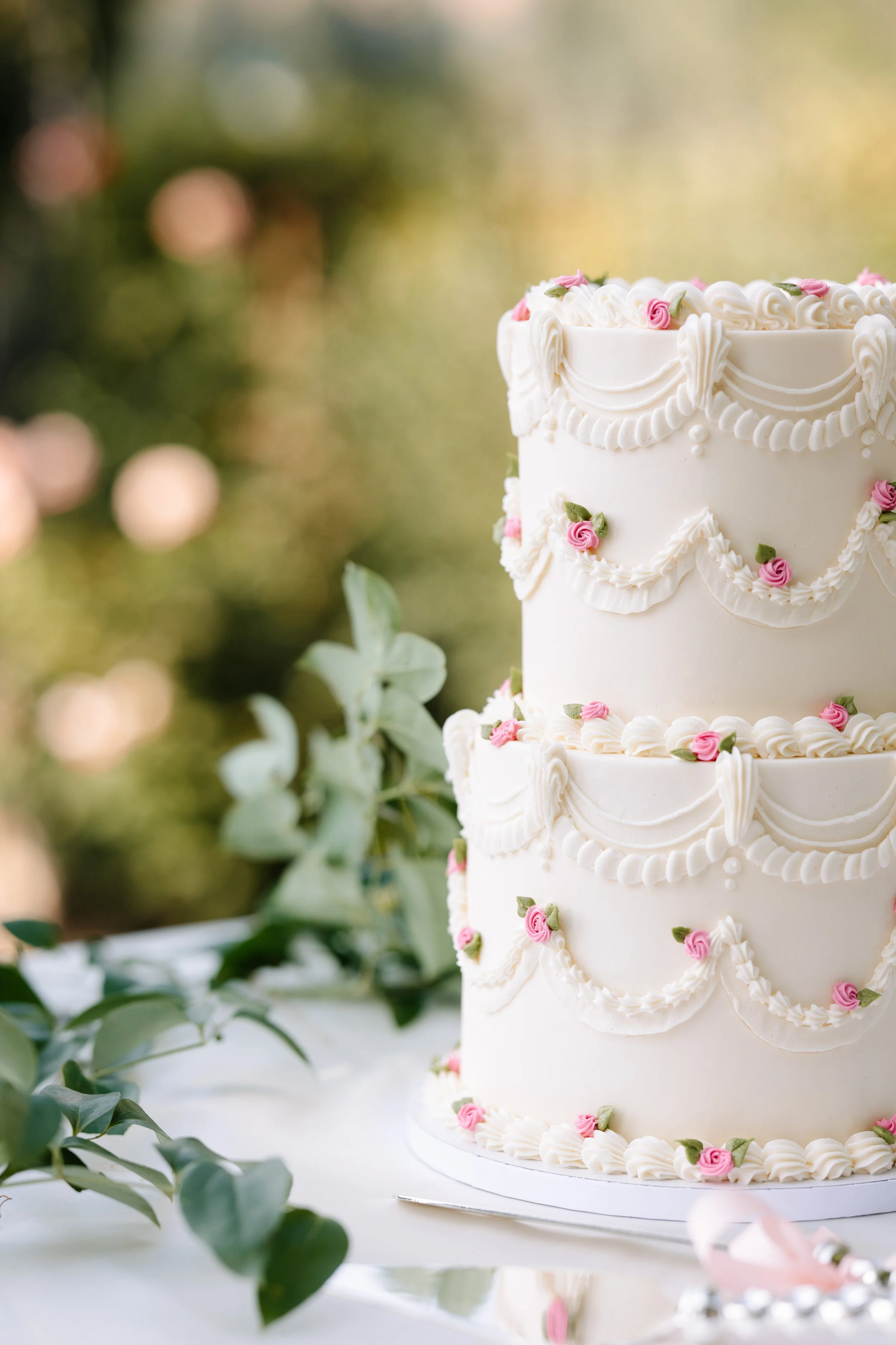Wadley Farms Rosette Vintage Cake