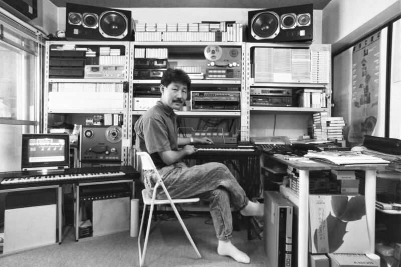 Hiroshi-Yoshimura-at-his-home-studio-circa-late-1980s-photo-courtesy-of-Nuvola-Yoko-Yoshimura-800x533.jpg