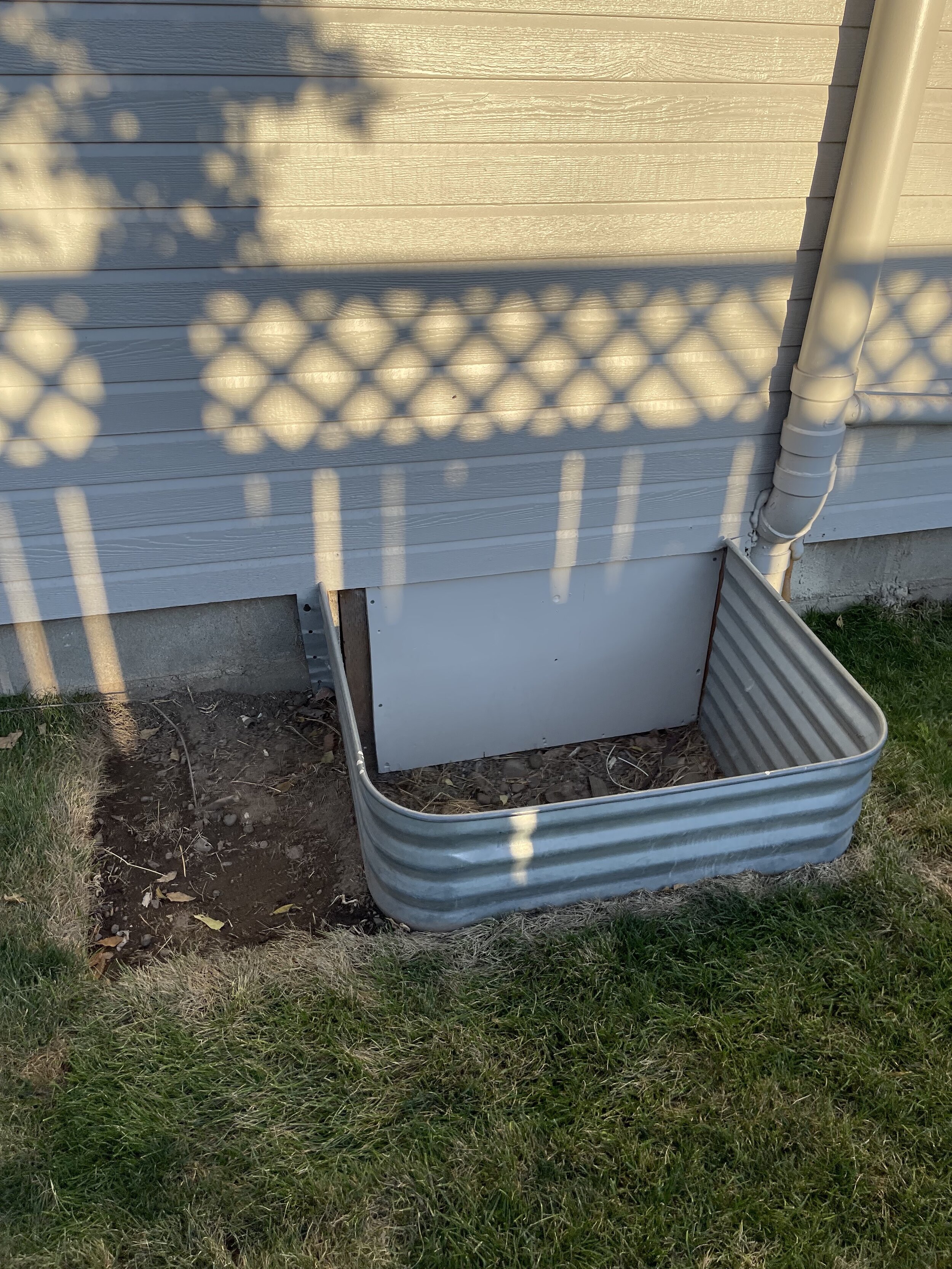 Access under the house + showing the concrete block foundation