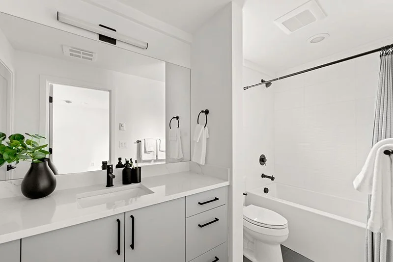 bathroom 1.jpg