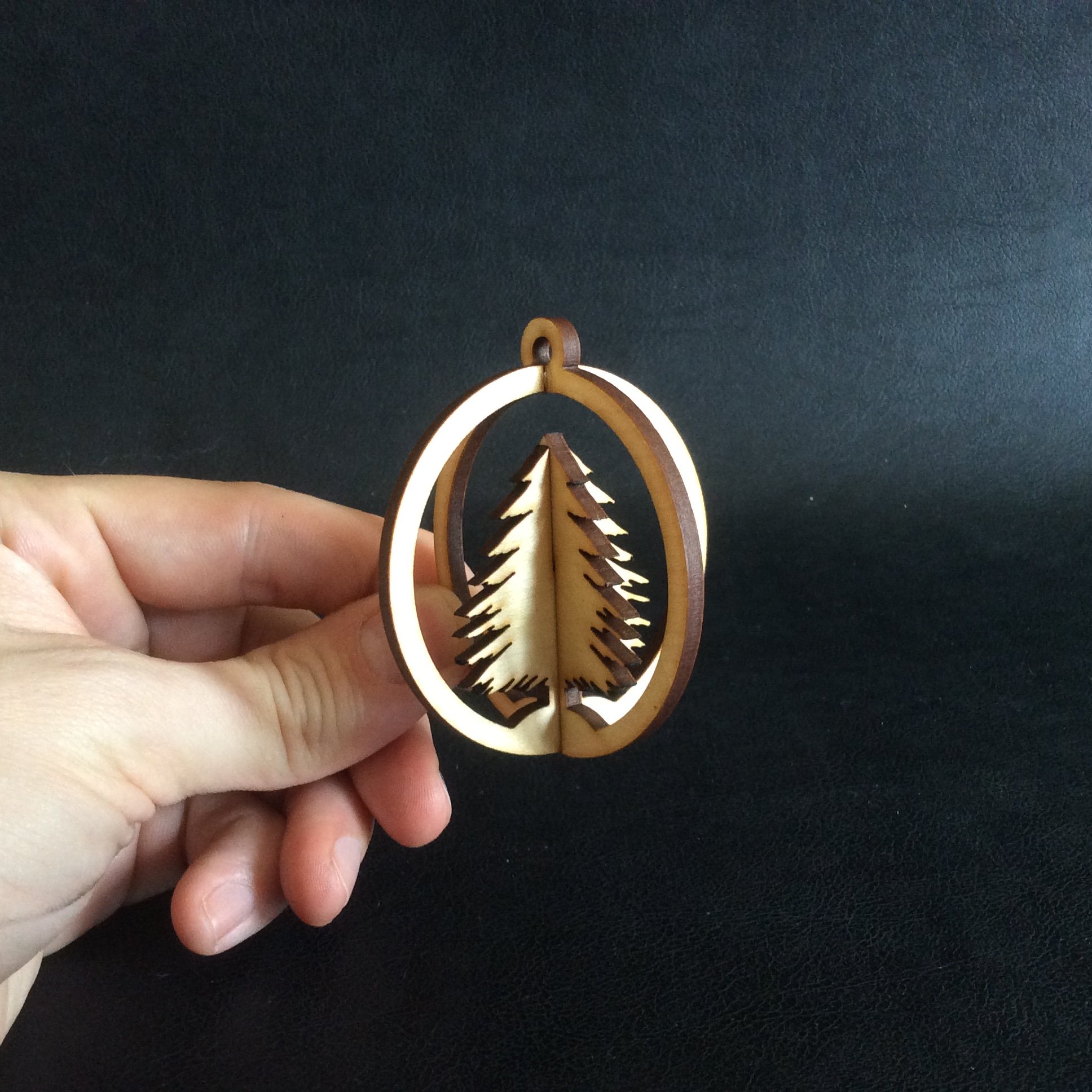 enchantourneur_boule_de_noel_en_bois_sapin.jpeg