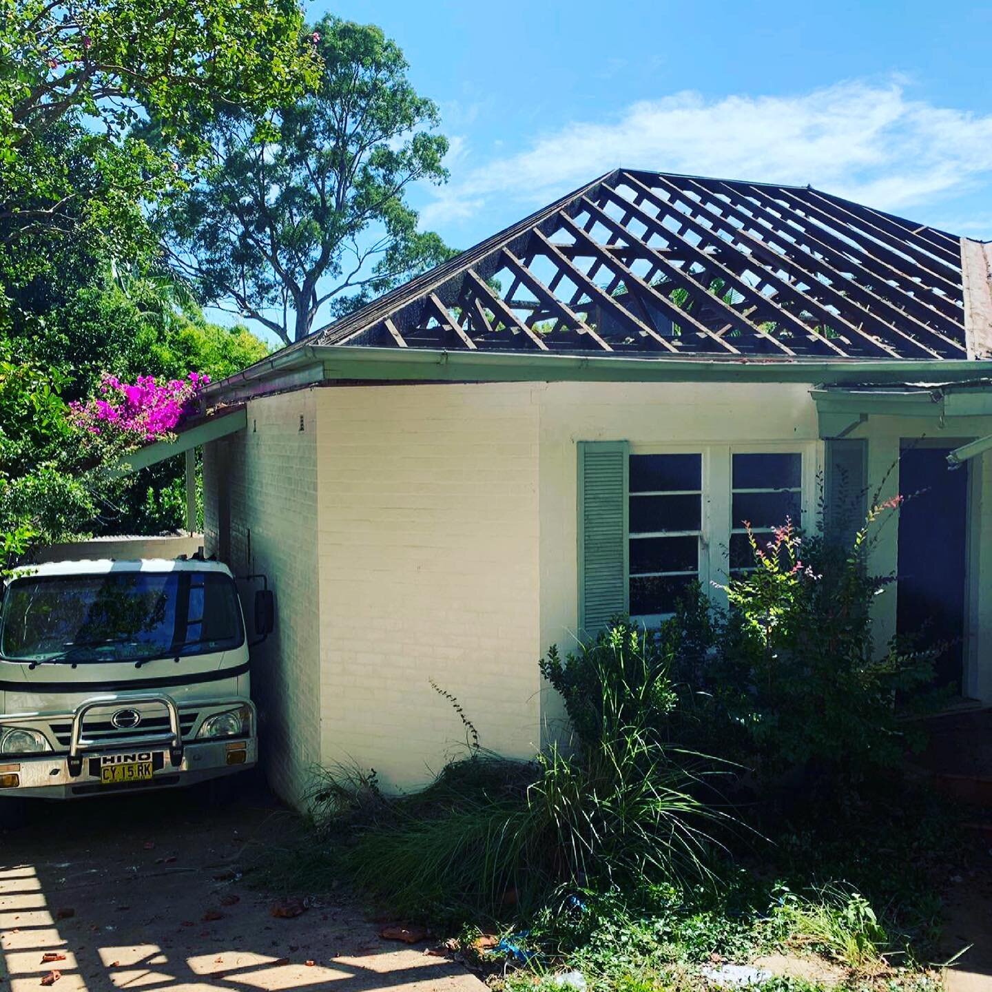 House strip out done beautifully for our client in Lane Cove 🛠🚜
.
.
.
.
.
.
.
.

#renovation #reno #renovationproject #renovations #garagereno #garagerenovation #homerenovations #renovationideas #garagedemolition #garagedemo #asbestosawareness #asb