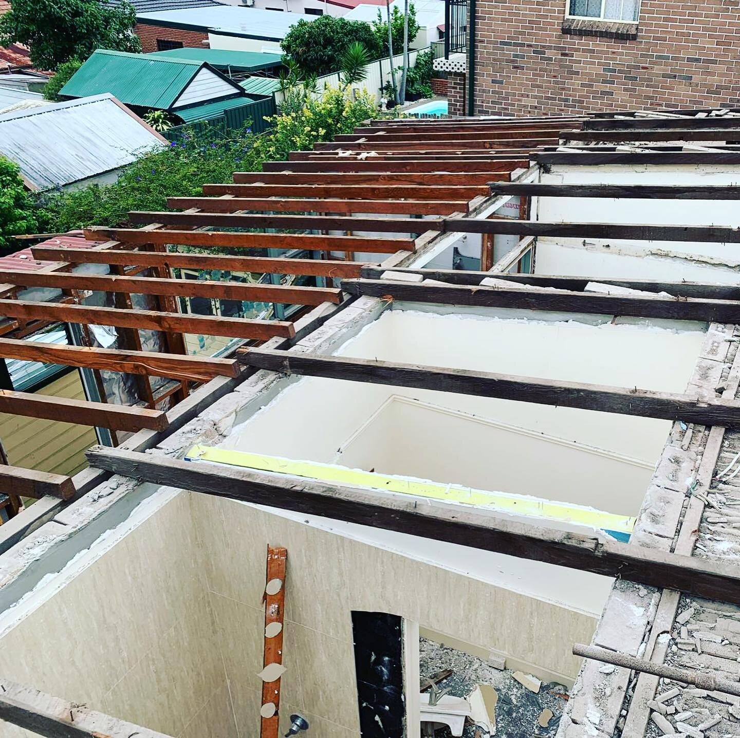 Strip out in progress at our Hurstville site today. Finished from the roof and working our way through the rest of the house👌

Swipe through for the before 👉
.
.
.
.
.
.
.
.

 #renovation #reno #renovationproject #renovations #garagereno #garageren