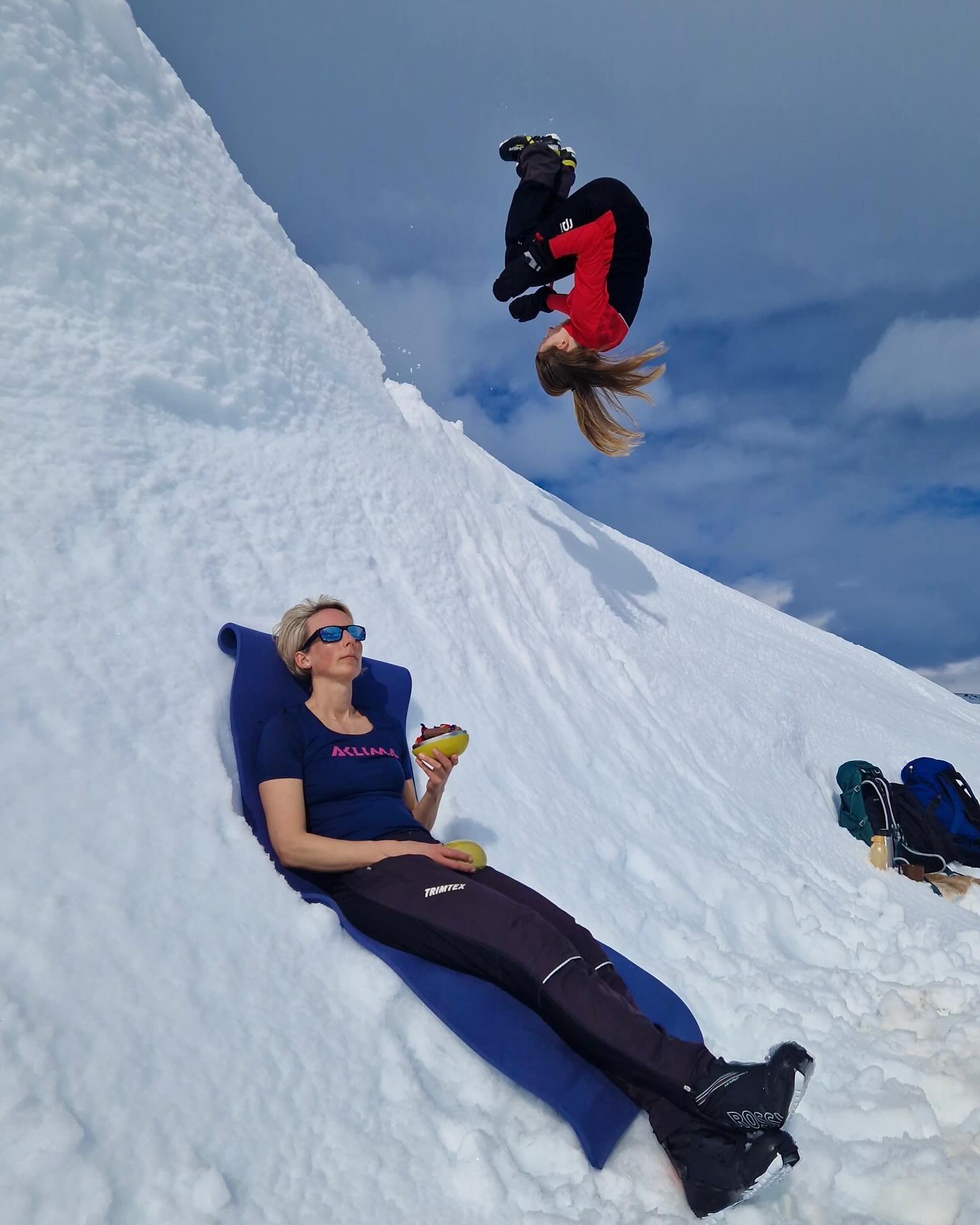 Ei str&aring;lande p&aring;skeafta med sol, skitur og p&aring;skerenn😎 Bonden var soleklar vinnar av p&aring;skerennet, 0,5 sekund raskare enn Odelsjento😁 Vetlajento vann salto-konkurransen🎉No har alle funne p&aring;skeegga sine og lammel&aring;re