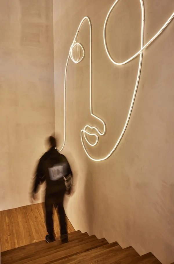 Lichterloh-GmbH-LED-Licht-Beleuchtung-Studio-Tizian-Aellig-Kunstwerk.jpg