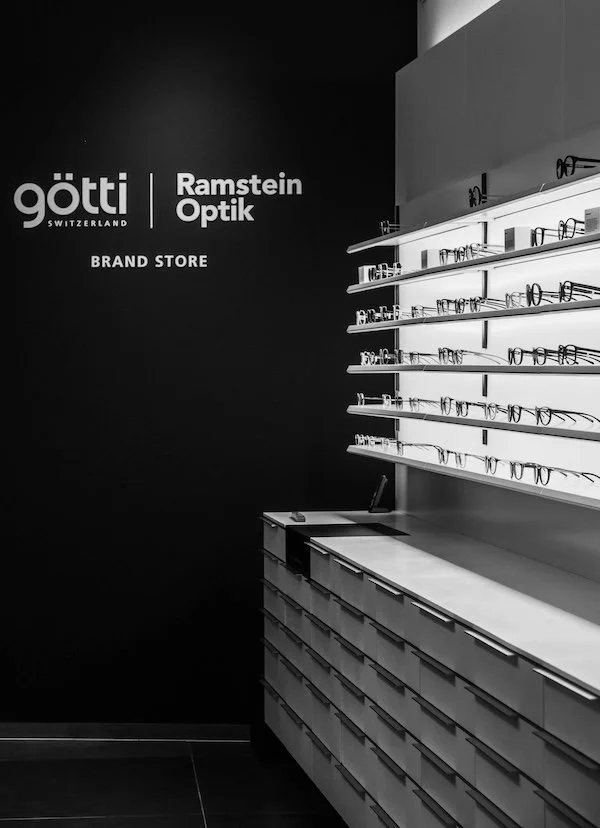 GÖTTI Switzerland Eyewear, Ramstein Optik AG | Basel, Shop-in-Shop mit der Tunable White Lösung, Tablarbeleuchtung