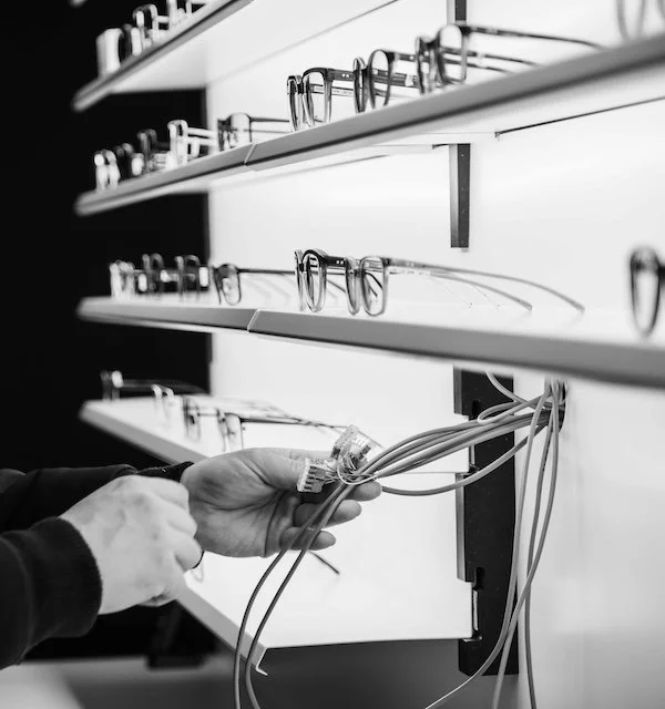 GÖTTI Switzerland Eyewear, Beleuchtung Tablar, Lichterloh Gmbh Sissach, macht den Einbau der LED's