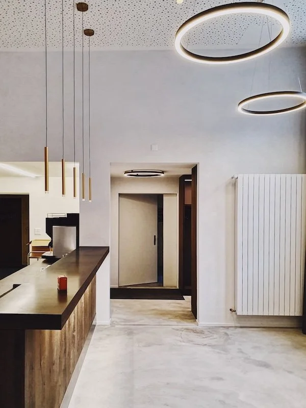 Restaurant Leue in Waldenburg. LedsC4 Candle Pendelleuchten in Gold