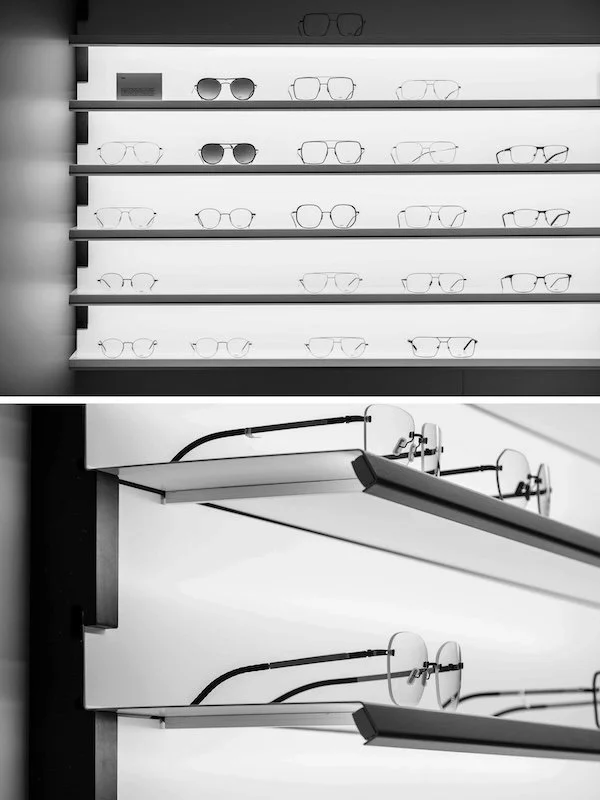 Götti Schweiz, Schöne Brillen im Regal, Beleuchtet von Lichterloh
